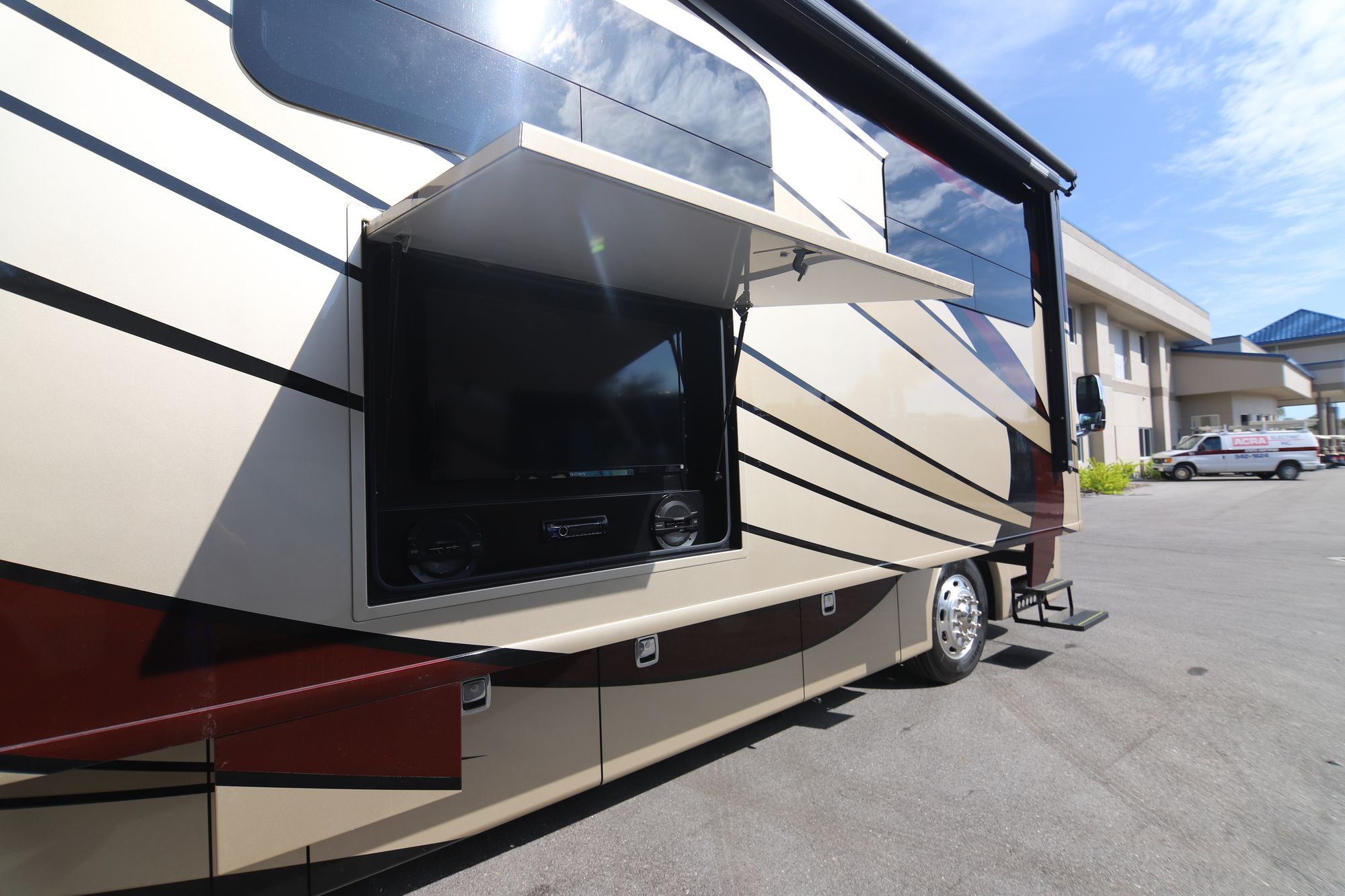 Used 2015 Fleetwood Discovery 40G Class A  For Sale