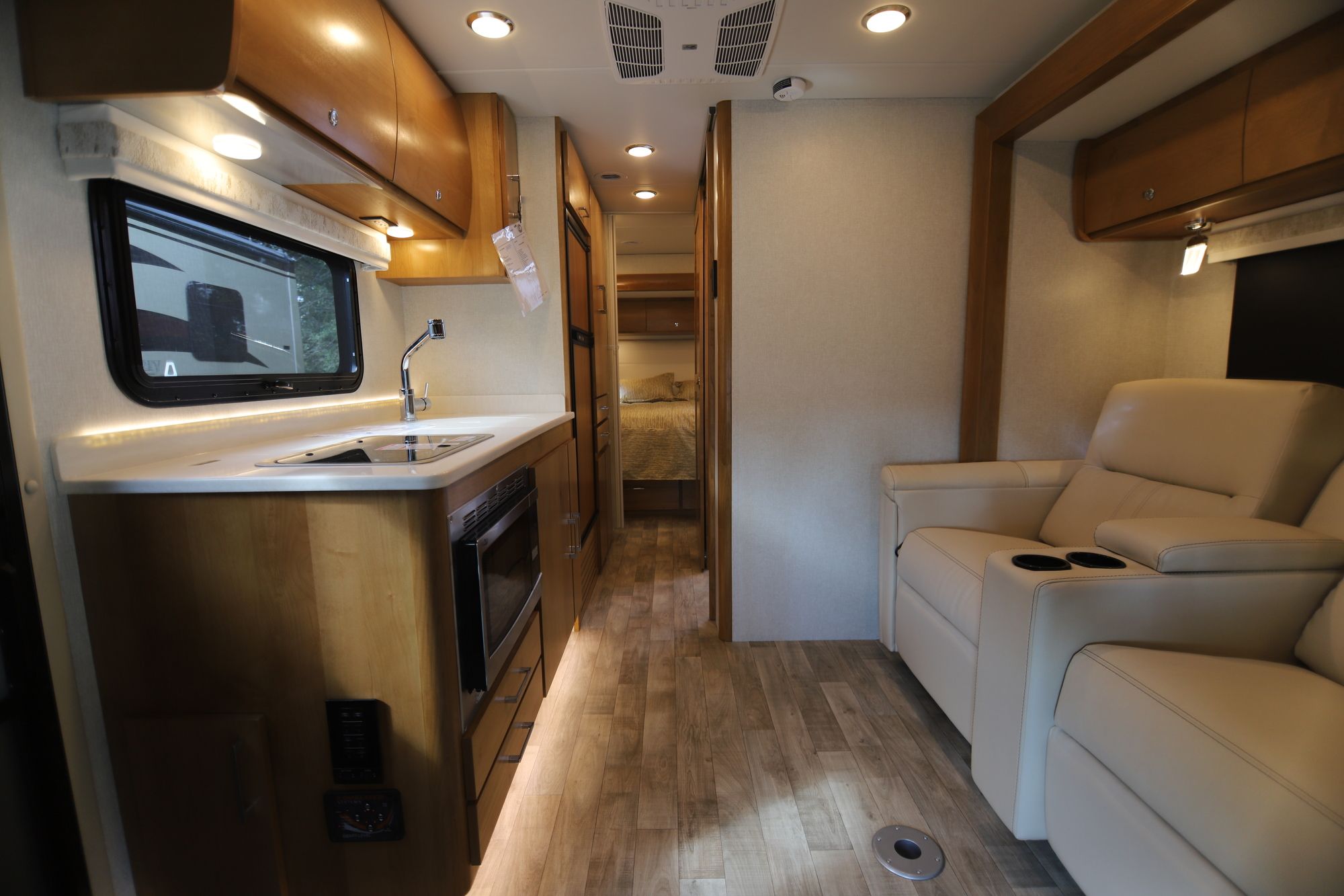 New 2019 Tiffin Motor Homes Wayfarer 25QW Class C  For Sale