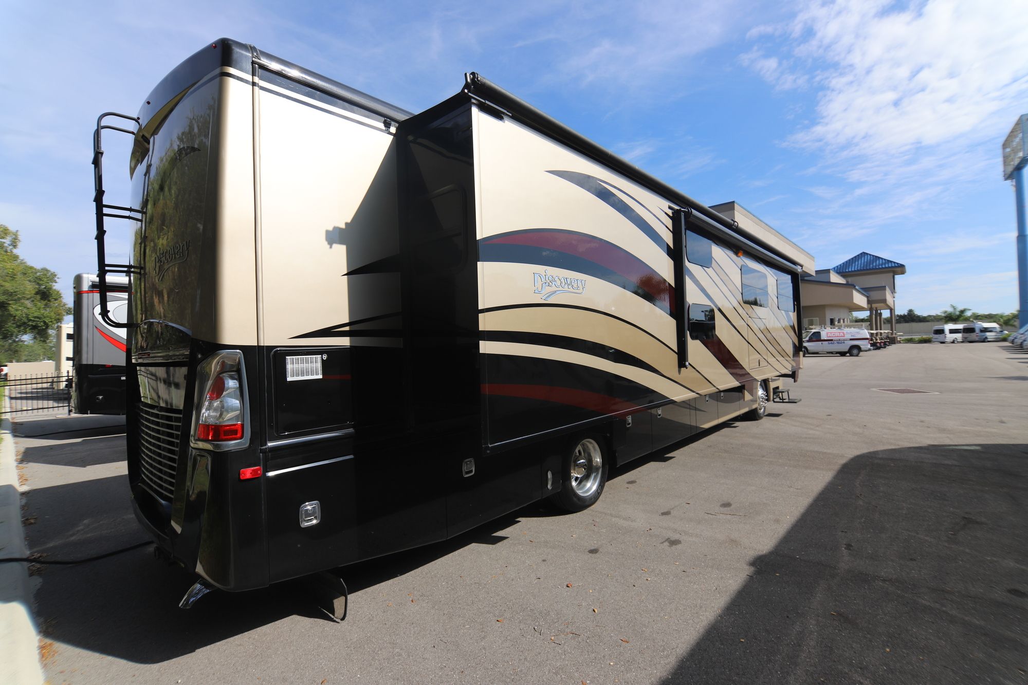 Used 2015 Fleetwood Discovery 40G Class A  For Sale