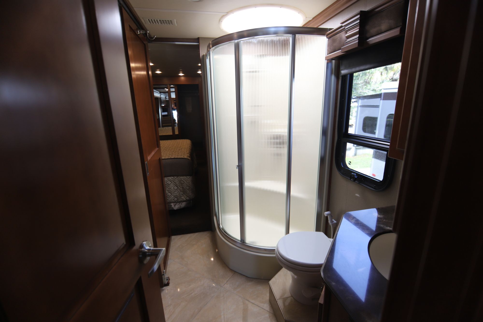 Used 2015 Fleetwood Discovery 40G Class A  For Sale