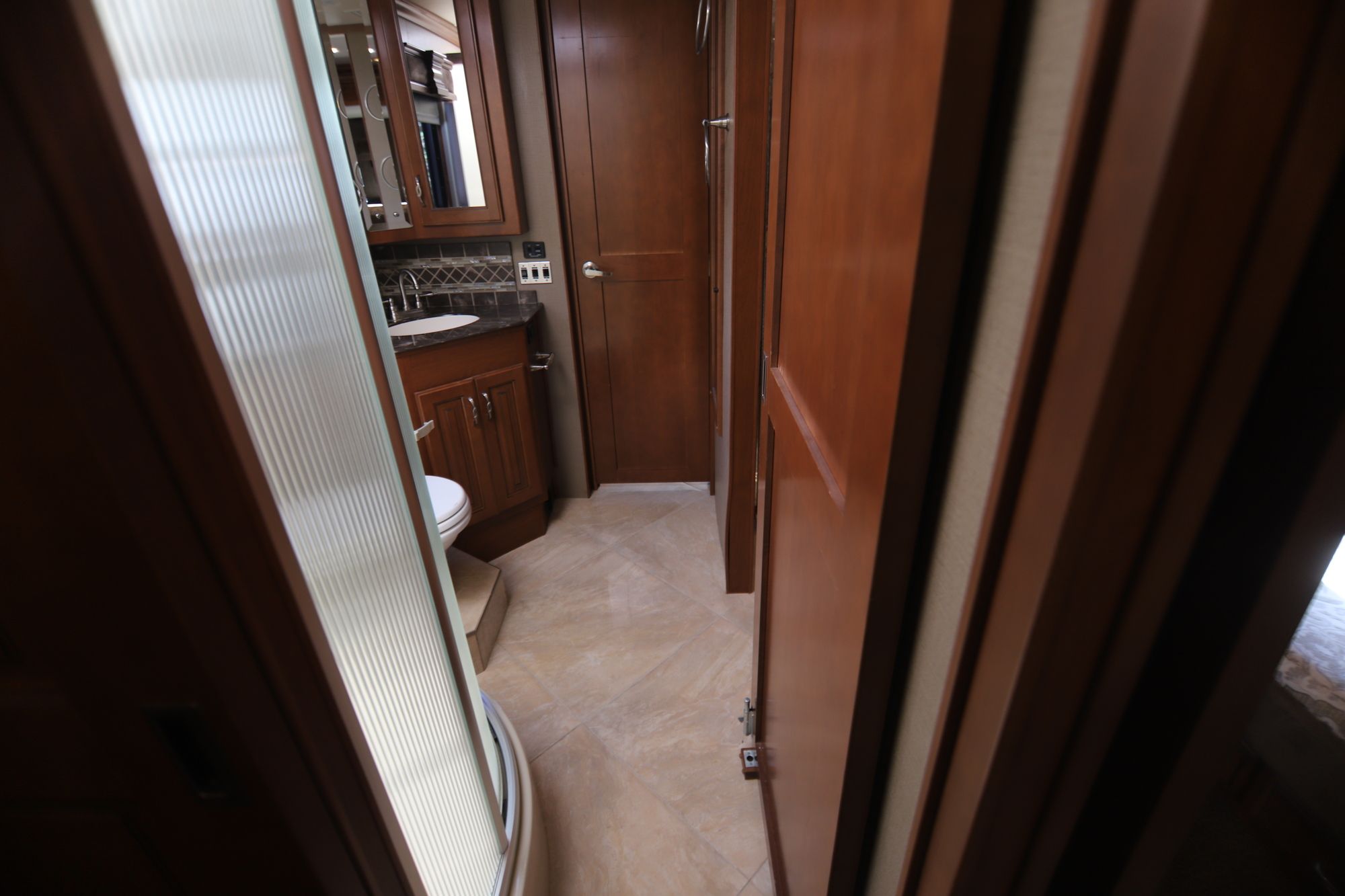 Used 2015 Fleetwood Discovery 40G Class A  For Sale