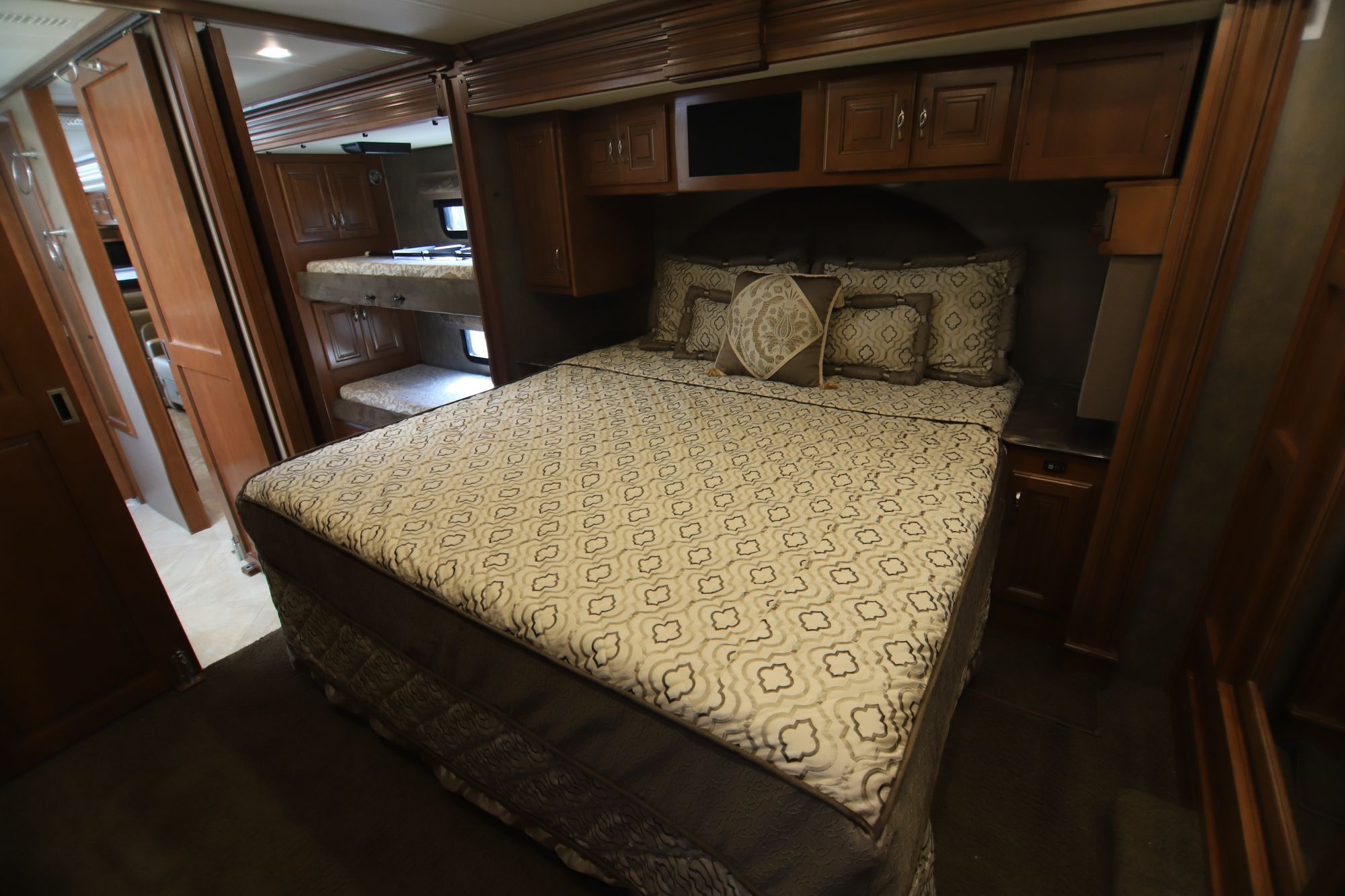 Used 2015 Fleetwood Discovery 40G Class A  For Sale