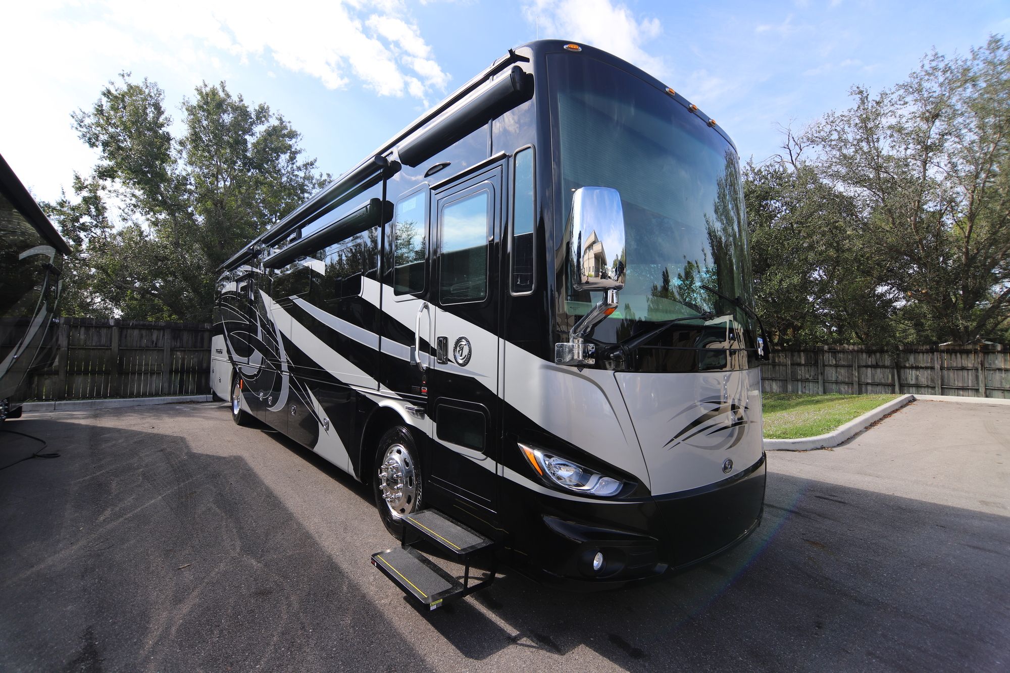 New 2019 Tiffin Motor Homes Phaeton 40 QBH Class A  For Sale