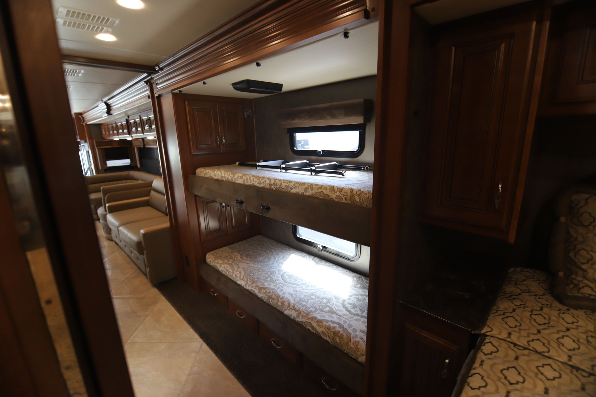 Used 2015 Fleetwood Discovery 40G Class A  For Sale