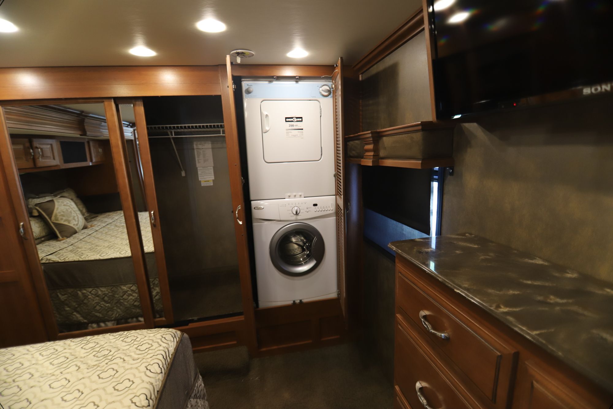 Used 2015 Fleetwood Discovery 40G Class A  For Sale