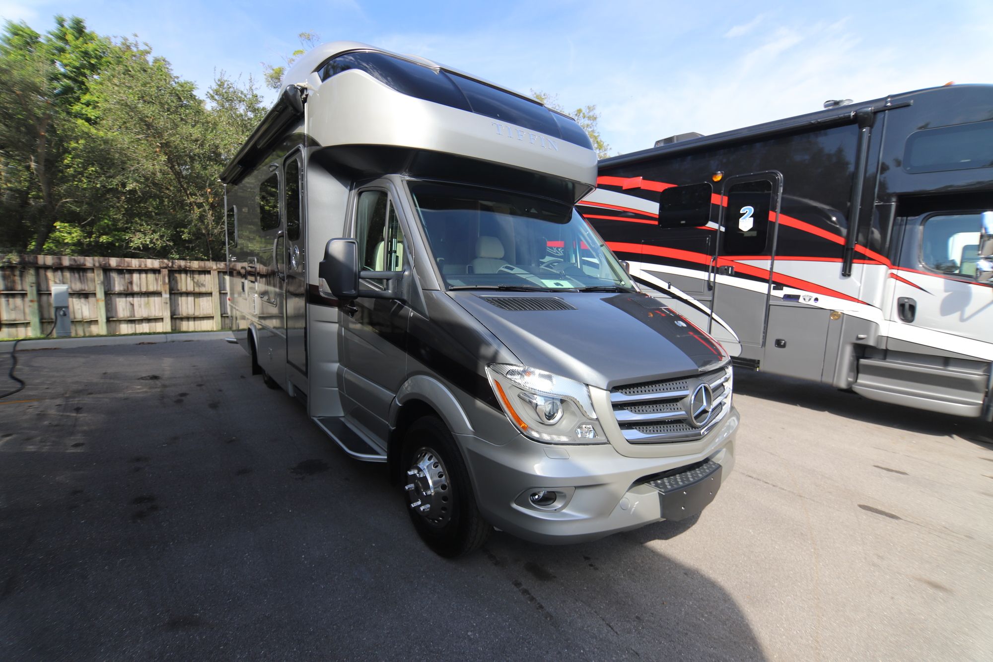 New 2019 Tiffin Motor Homes Wayfarer 25QW Class C  For Sale