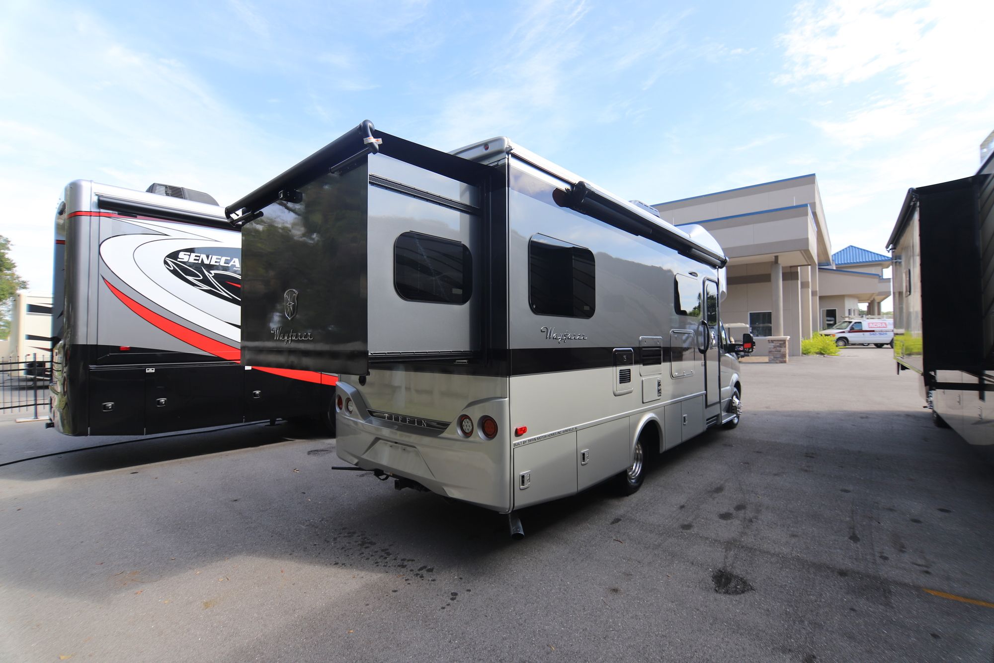 New 2019 Tiffin Motor Homes Wayfarer 25QW Class C  For Sale