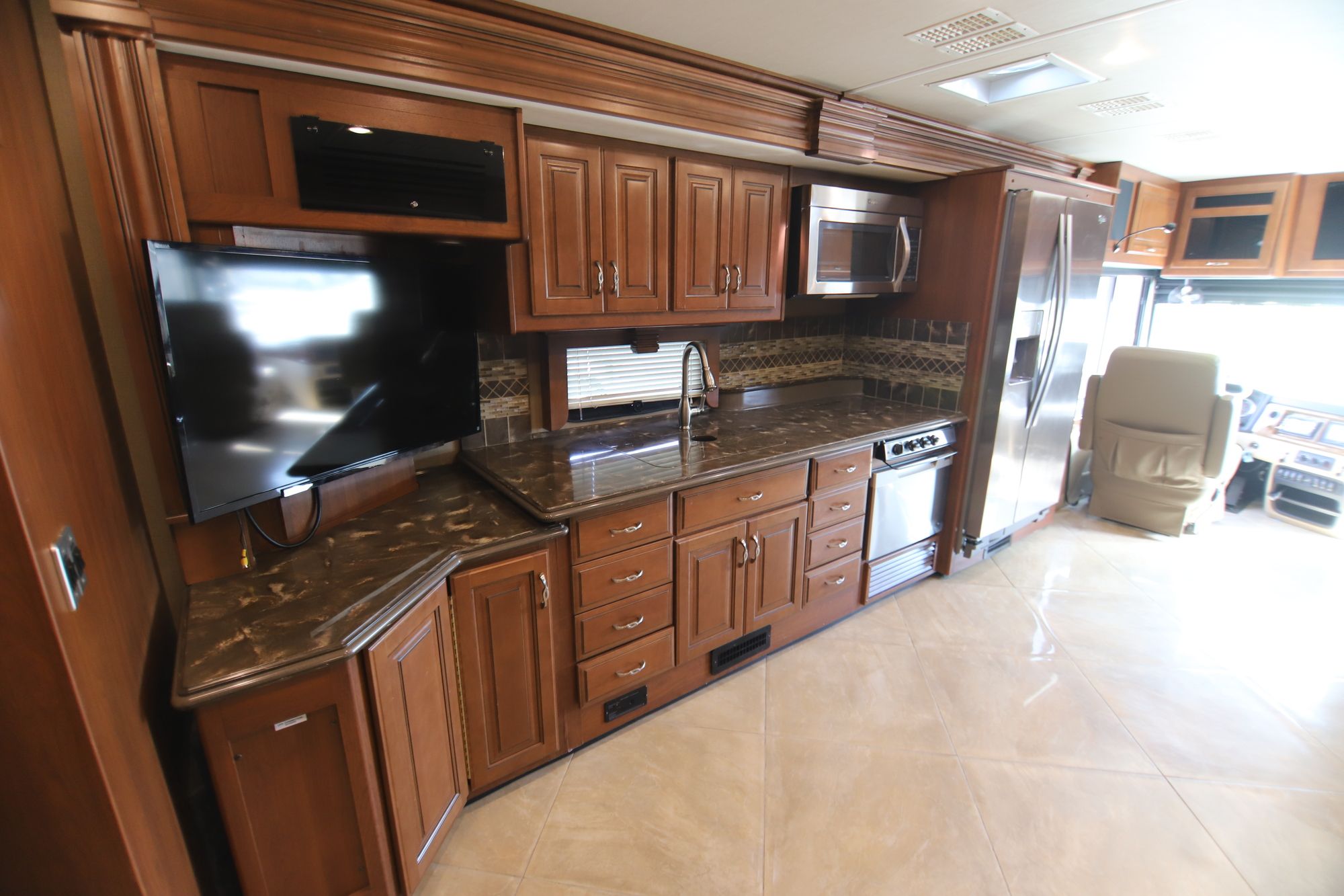 Used 2015 Fleetwood Discovery 40G Class A  For Sale