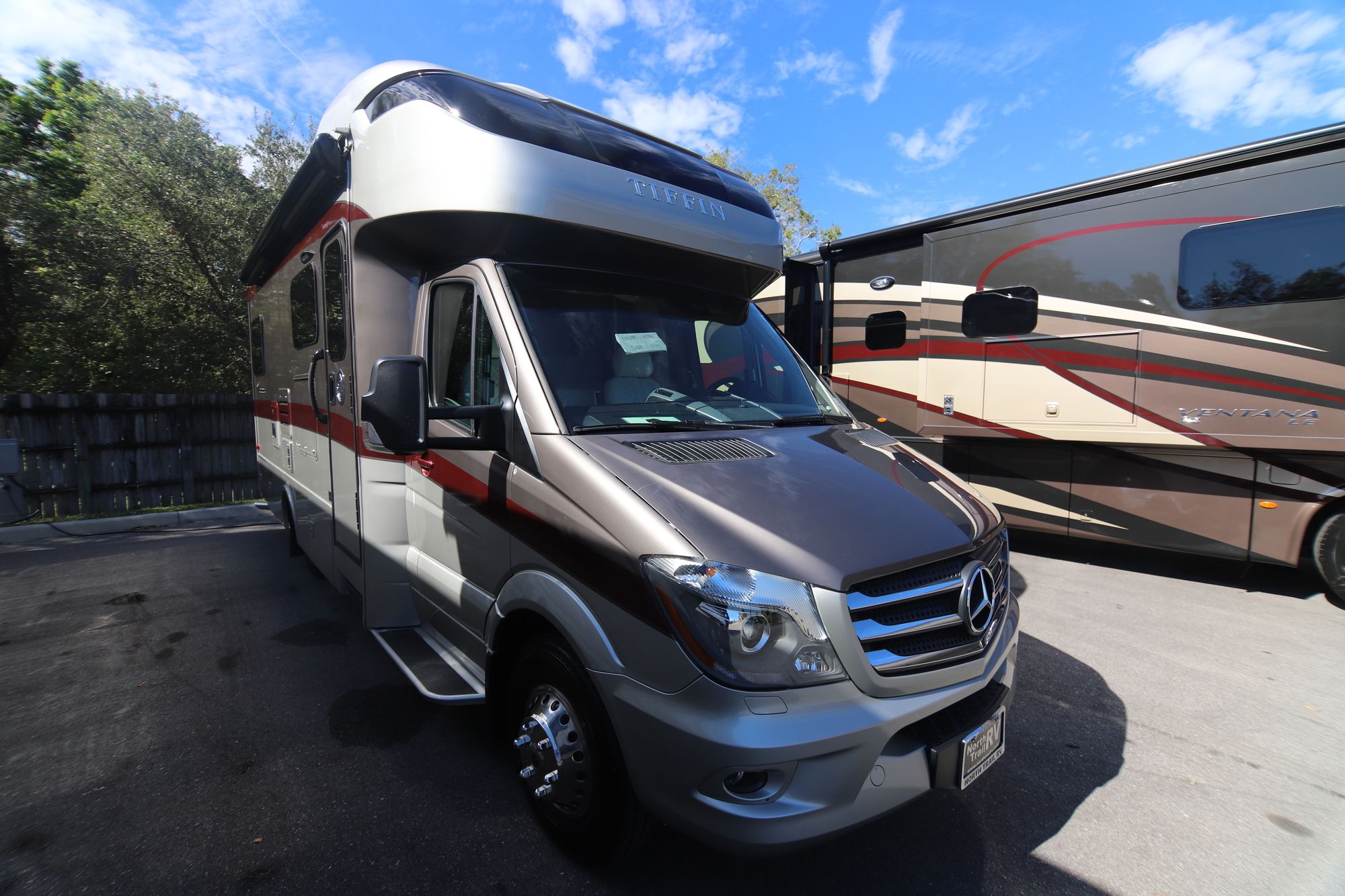 New 2019 Tiffin Motor Homes Wayfarer 25QW Class C  For Sale