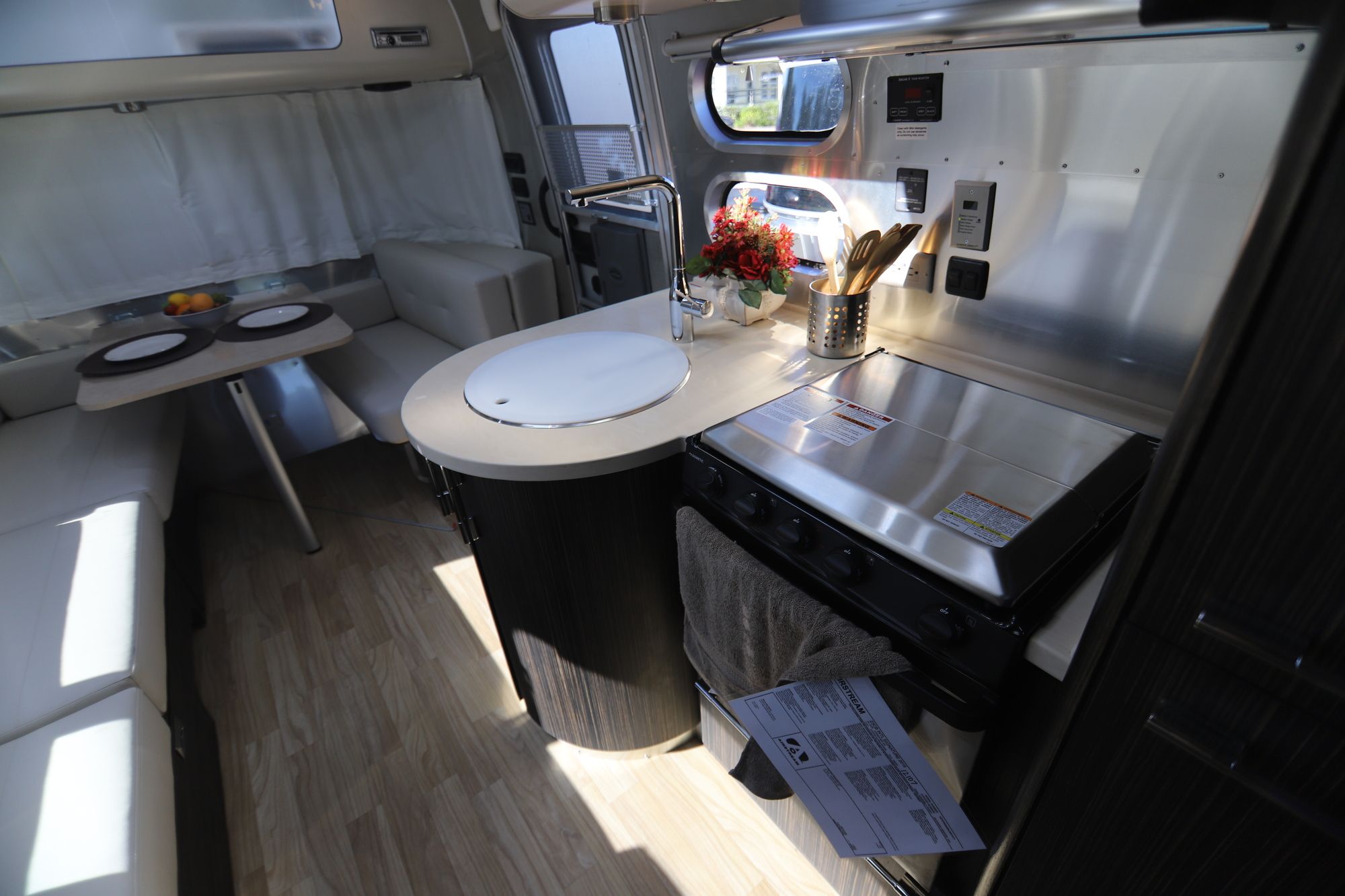 New 2019 Airstream Intl Signature 23CB Travel Trailer  For Sale