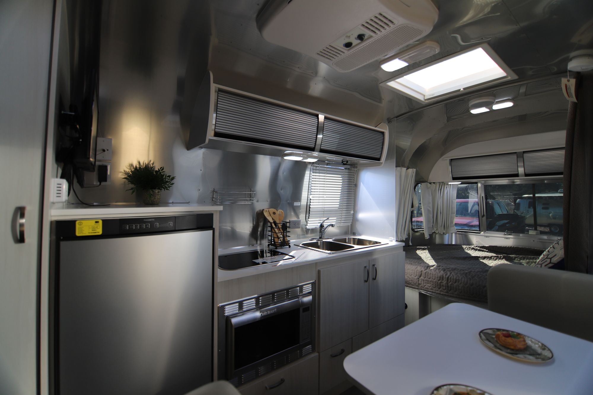 New 2019 Airstream Sport 22FB Travel Trailer  For Sale