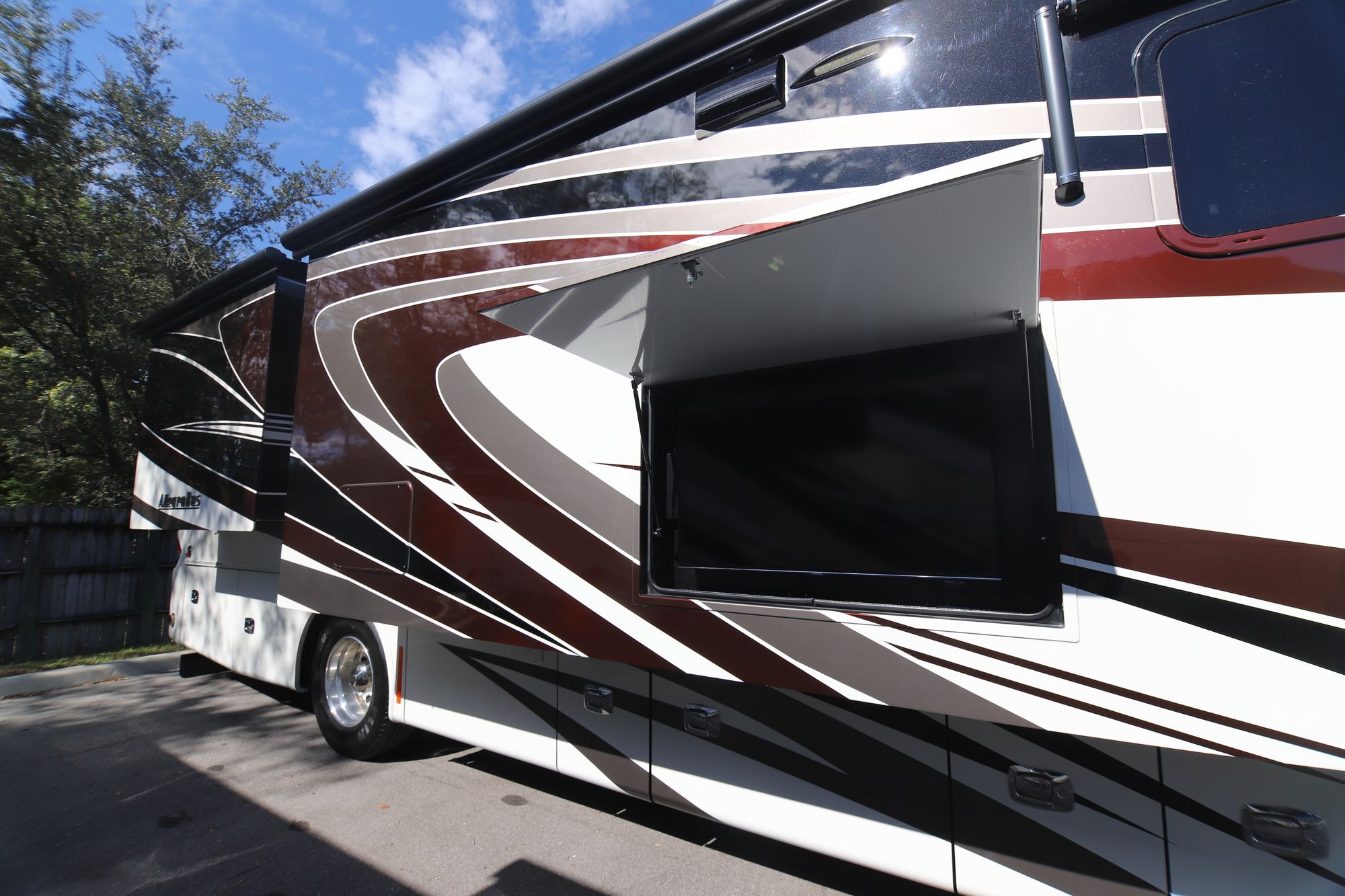 Used 2015 Tiffin Motor Homes Allegro Bus 37AP Class A  For Sale