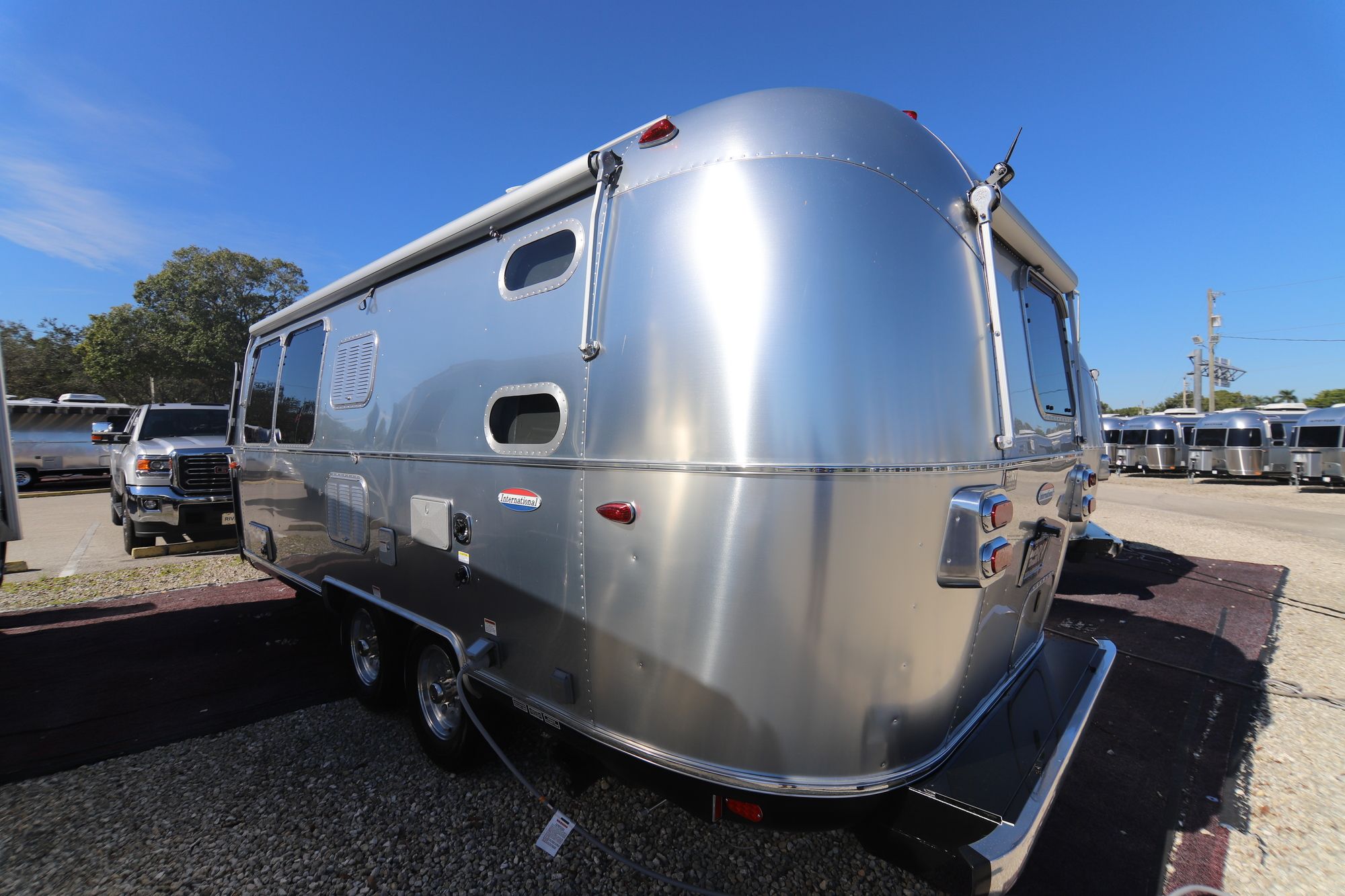 New 2019 Airstream Intl Signature 23CB Travel Trailer  For Sale