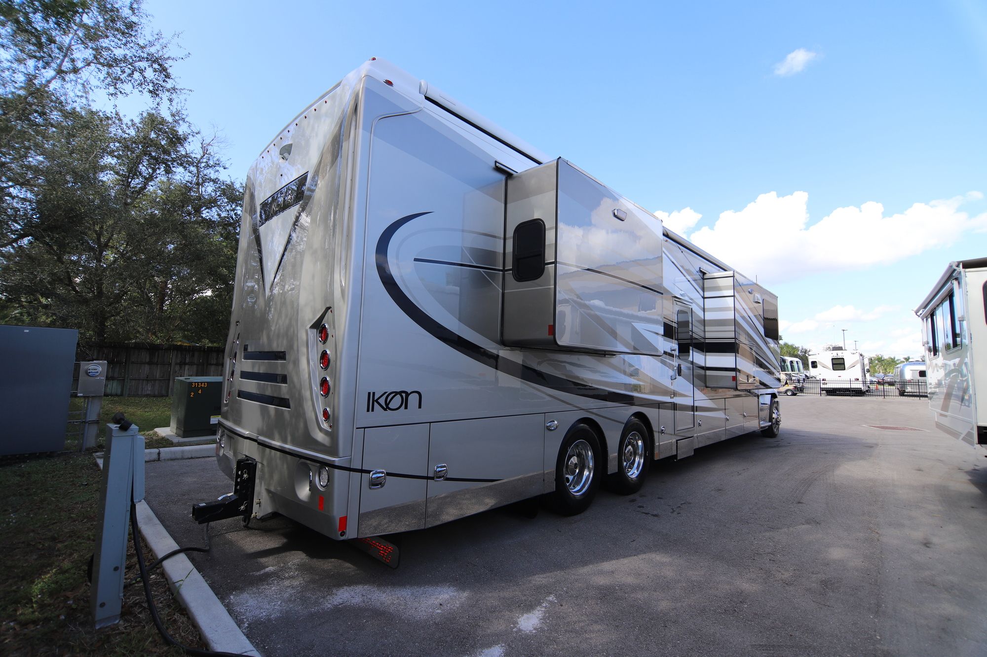 New 2019 Renegade Rv Ikon i4534RX Super C  For Sale