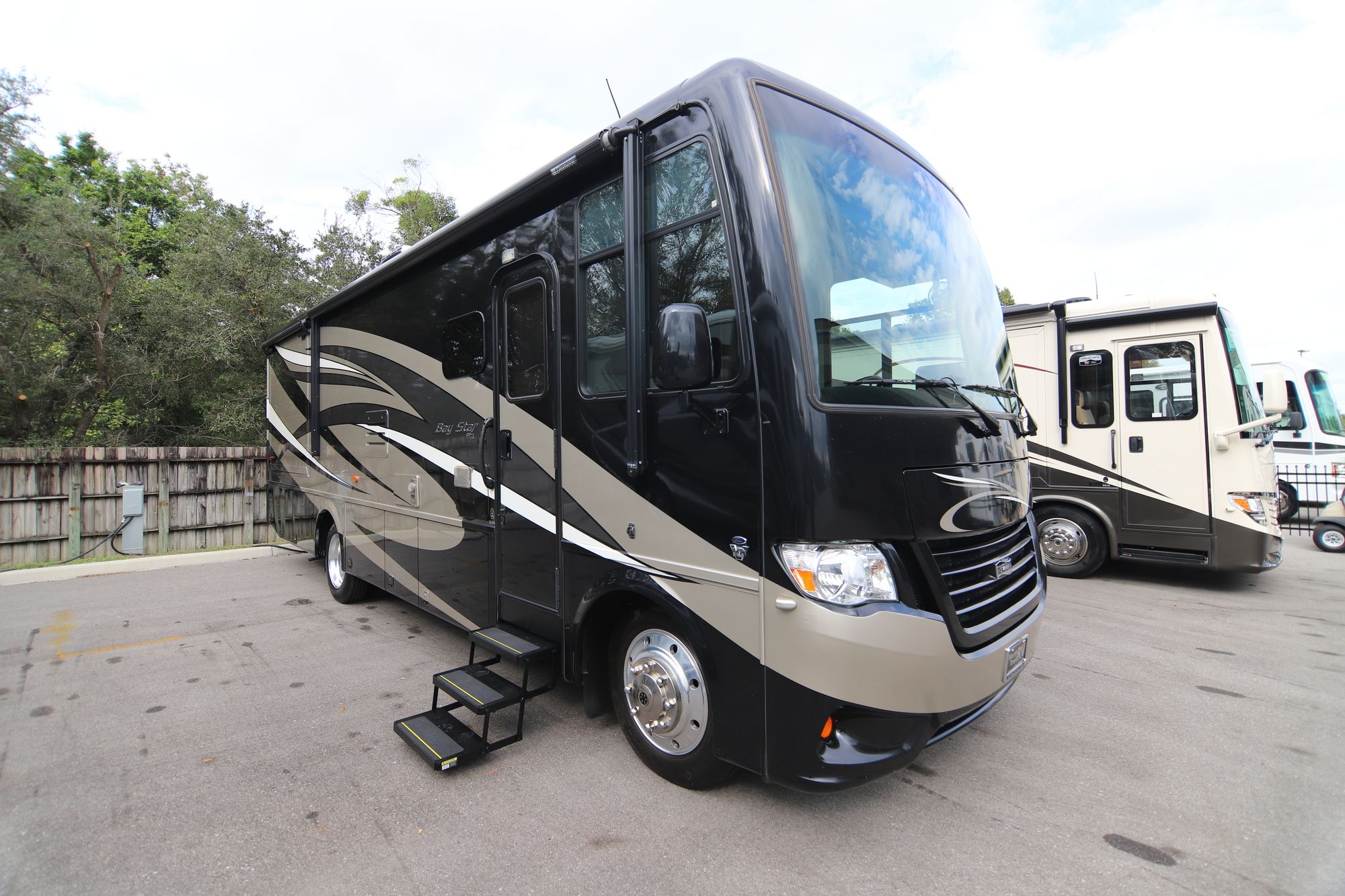 Used 2016 Newmar Bay Star 3124 Class A  For Sale