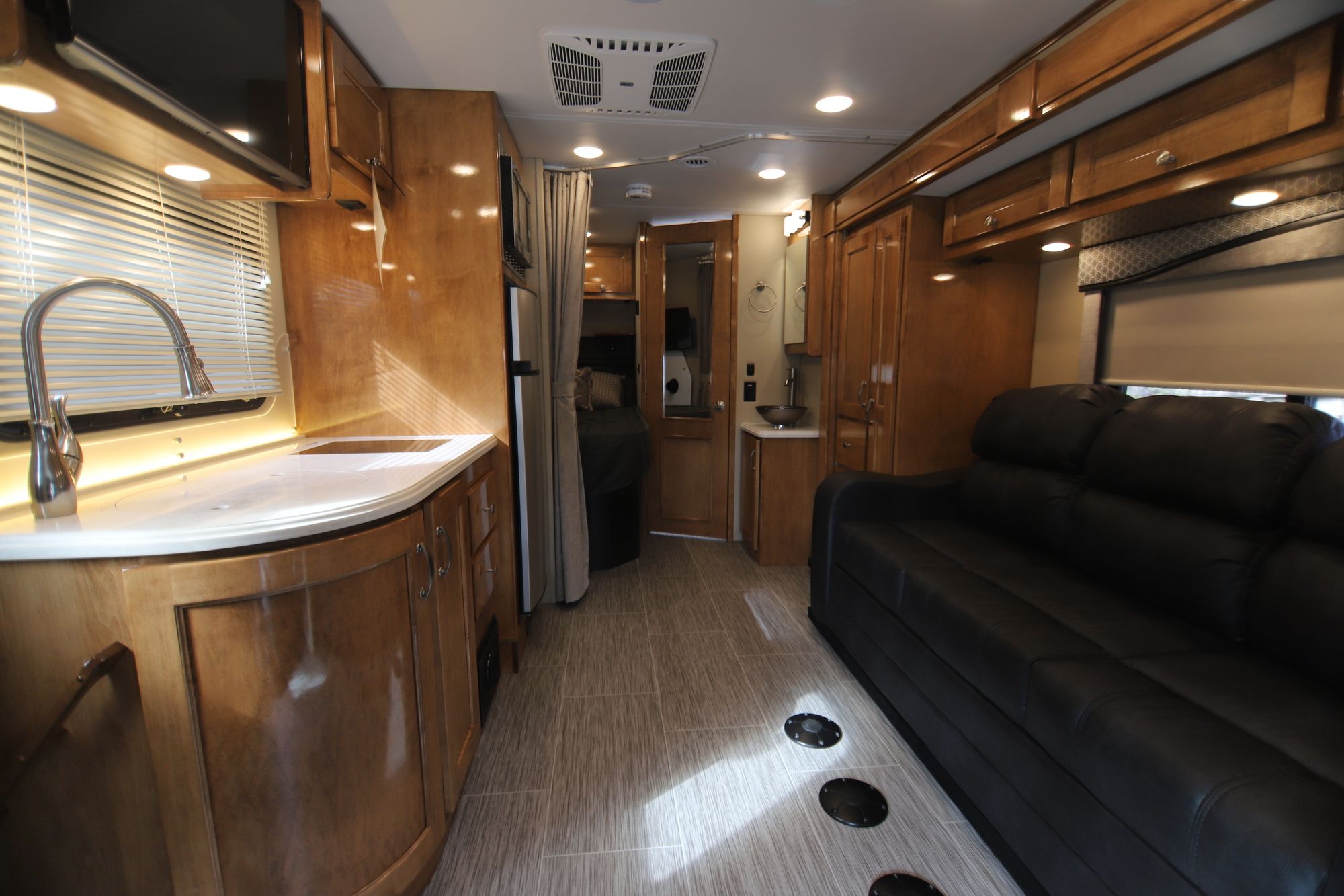 New 2019 Renegade Rv Vienna 25VUCB Class C  For Sale