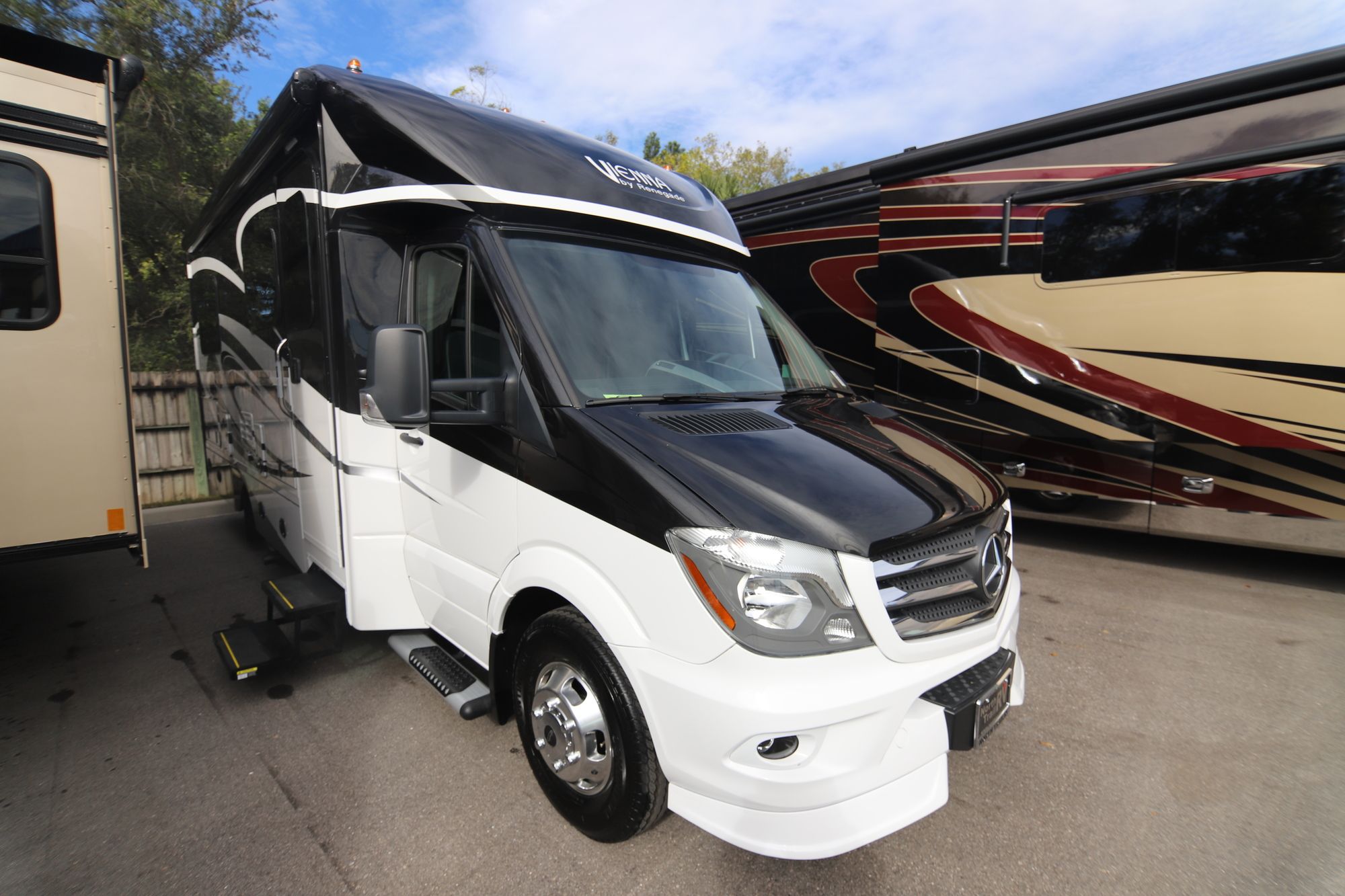 New 2019 Renegade Rv Vienna 25VUCB Class C  For Sale