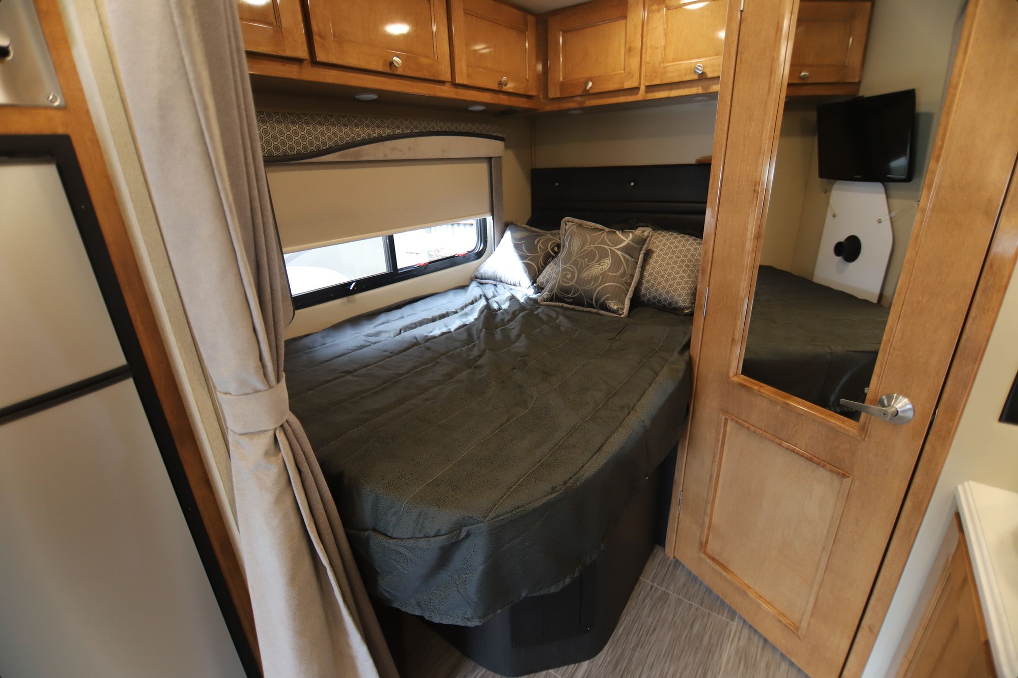 New 2019 Renegade Rv Vienna 25VUCB Class C  For Sale