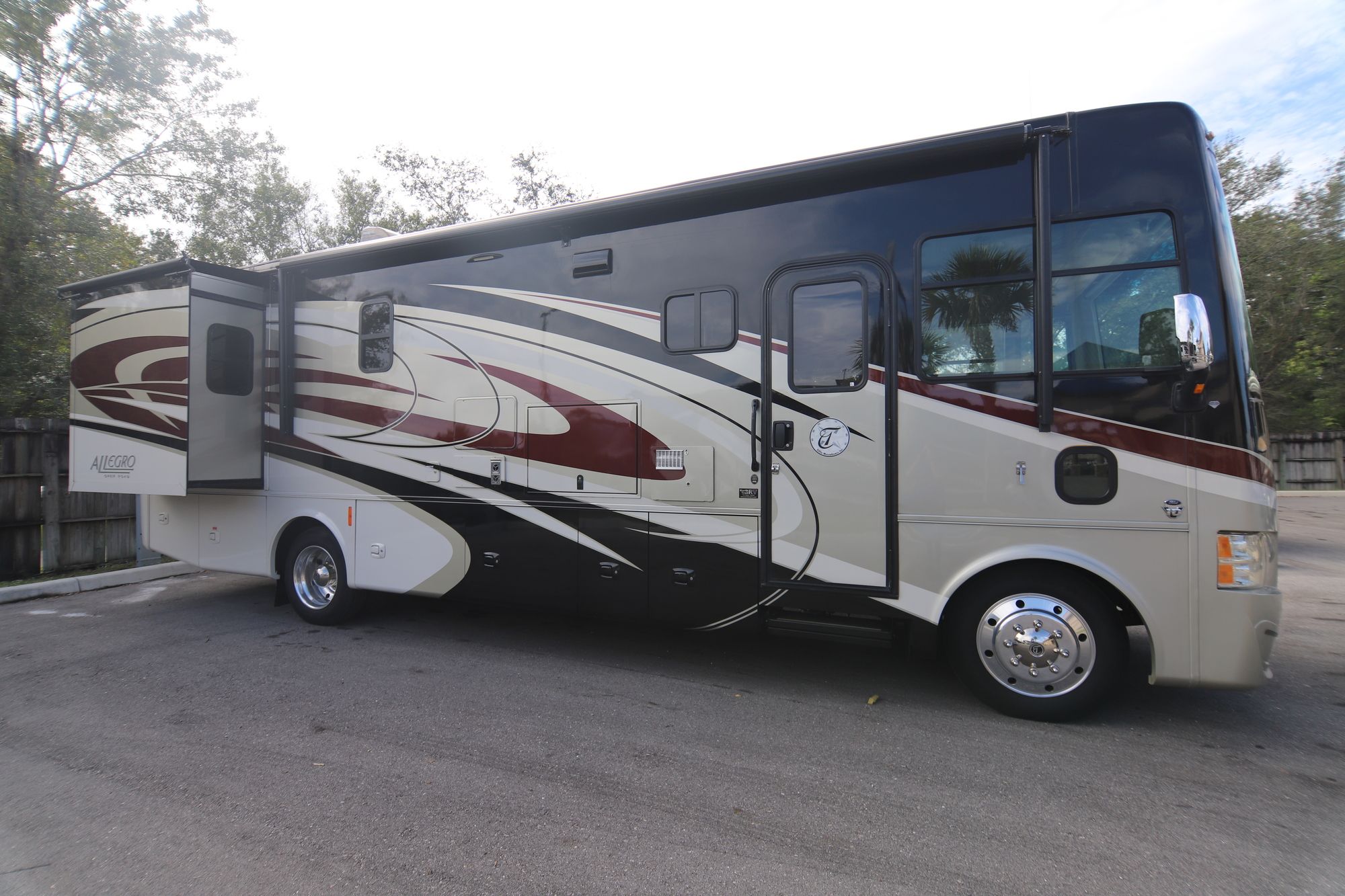 Used 2015 Tiffin Motor Homes Allegro 31SA Class A  For Sale