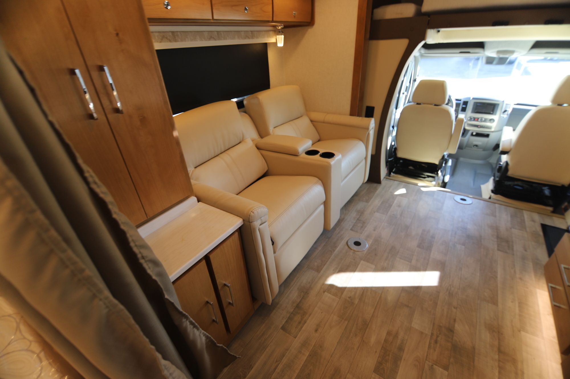 2019 Tiffin Motor Homes Wayfarer 24FW 12150