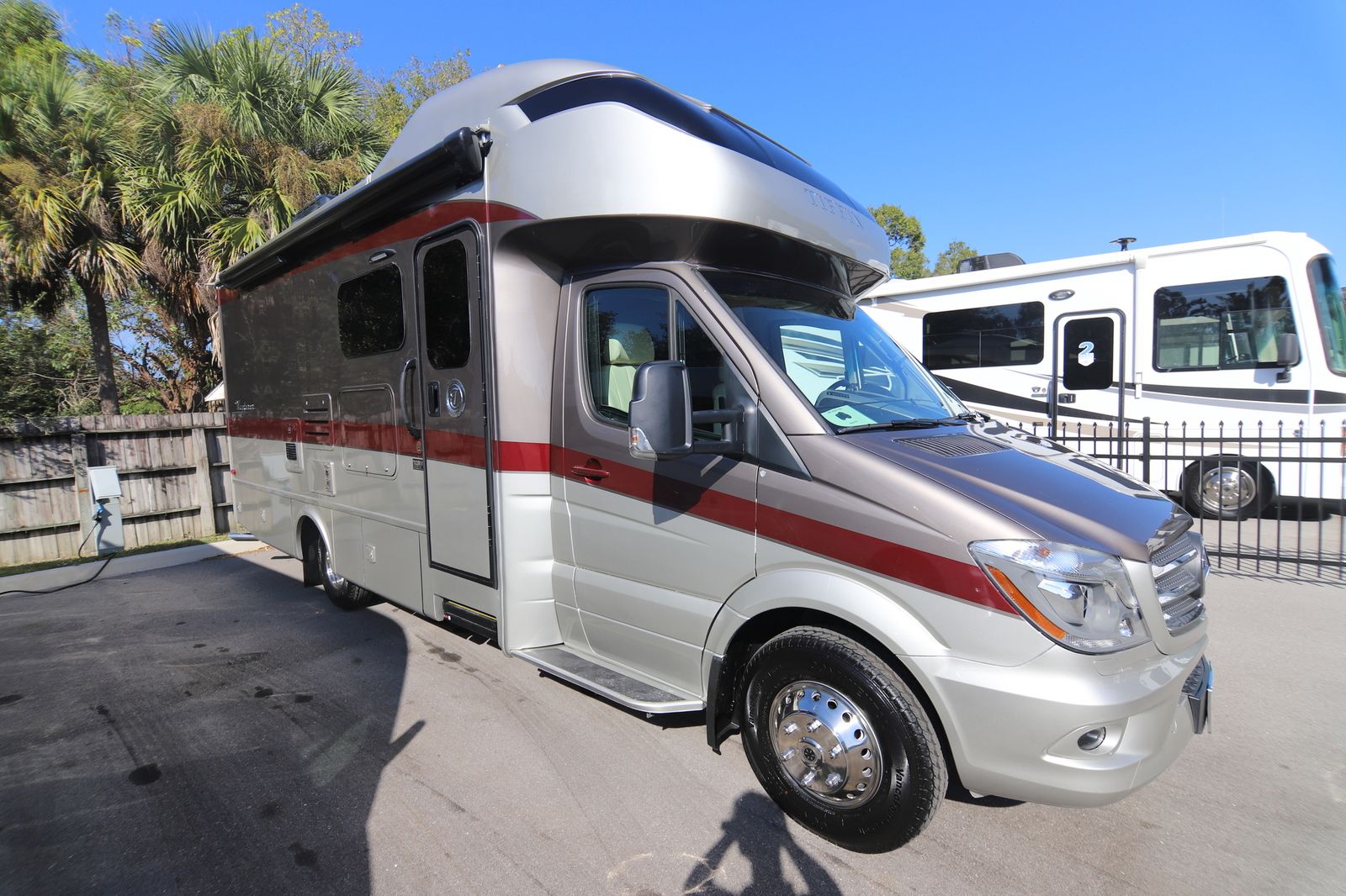 2019 Tiffin Motor Homes Wayfarer 24FW 12150