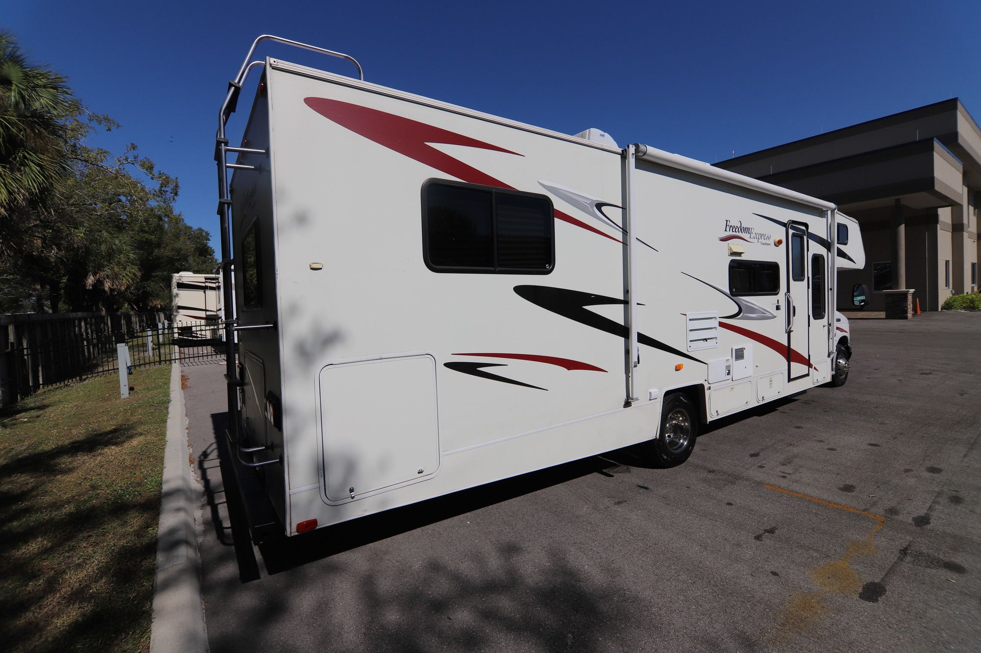 Used 2008 Coachmen Freedom Express 31Ss 31SS Class C  For Sale