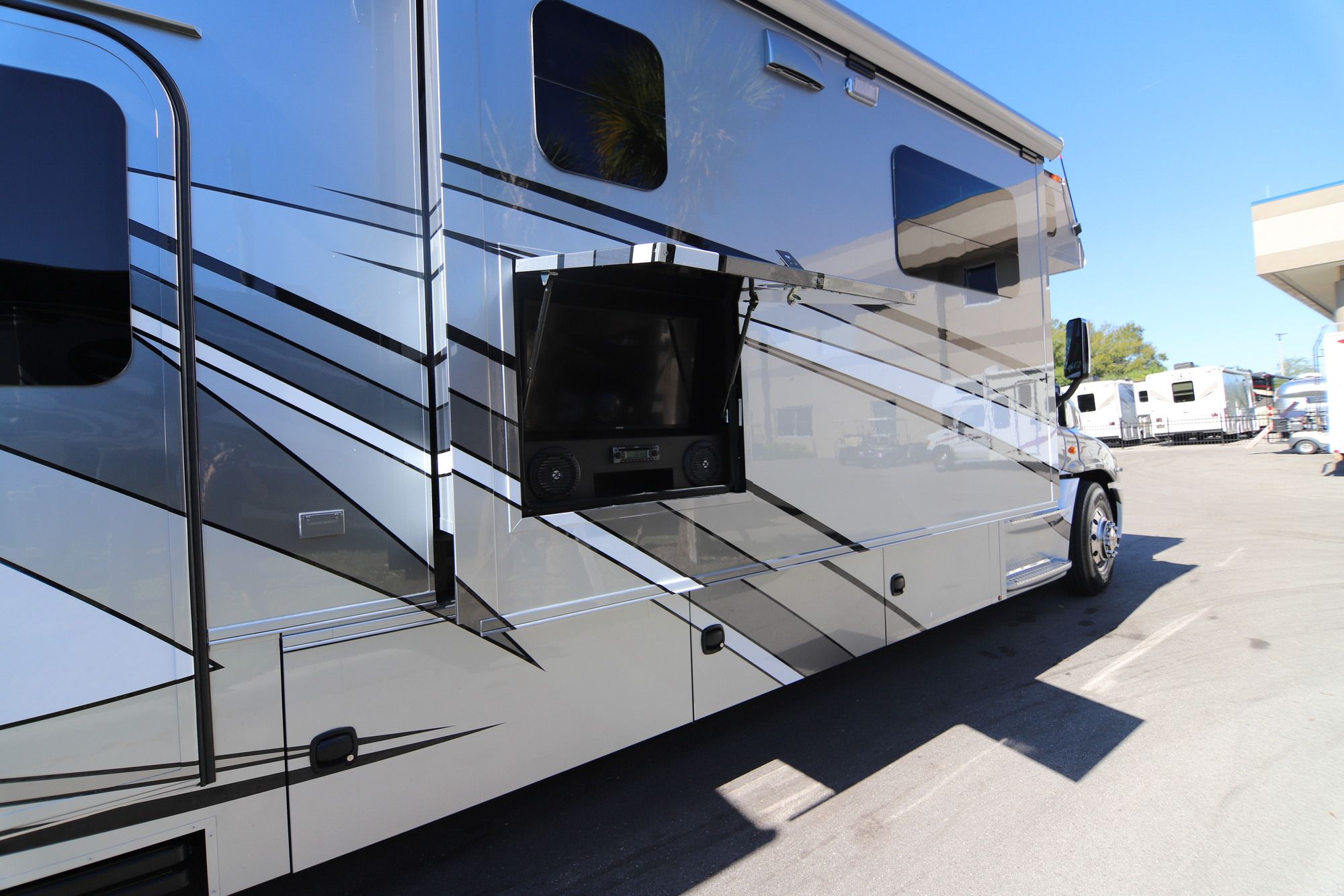 New 2019 Renegade Rv Classic 45CBH Class C  For Sale