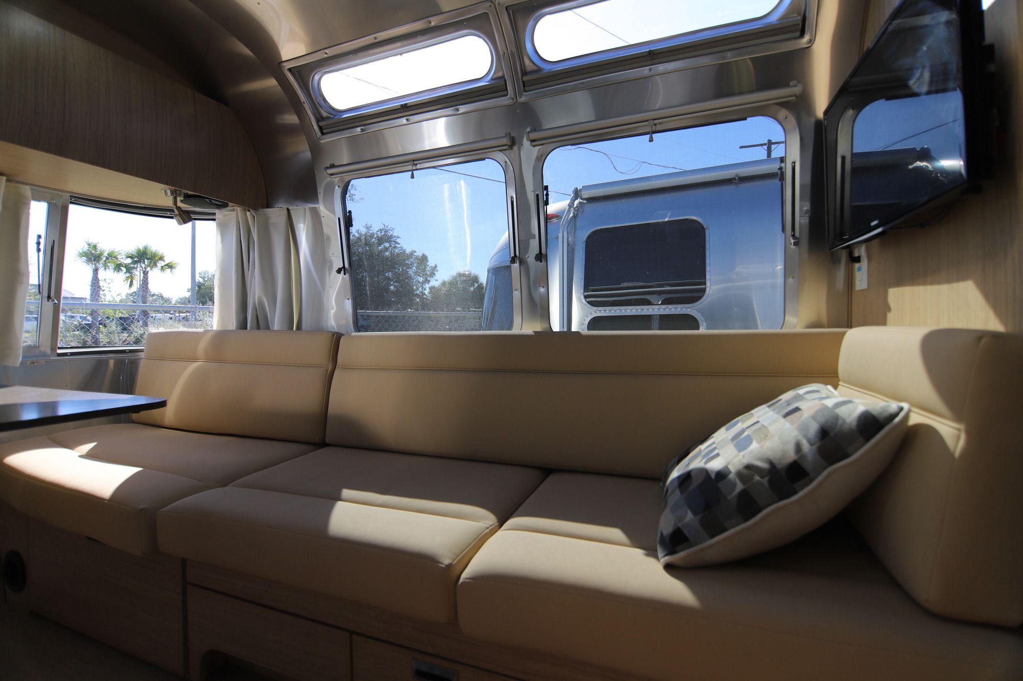 Used 2018 Airstream Flying Cloud 25FB Travel Trailer  For Sale