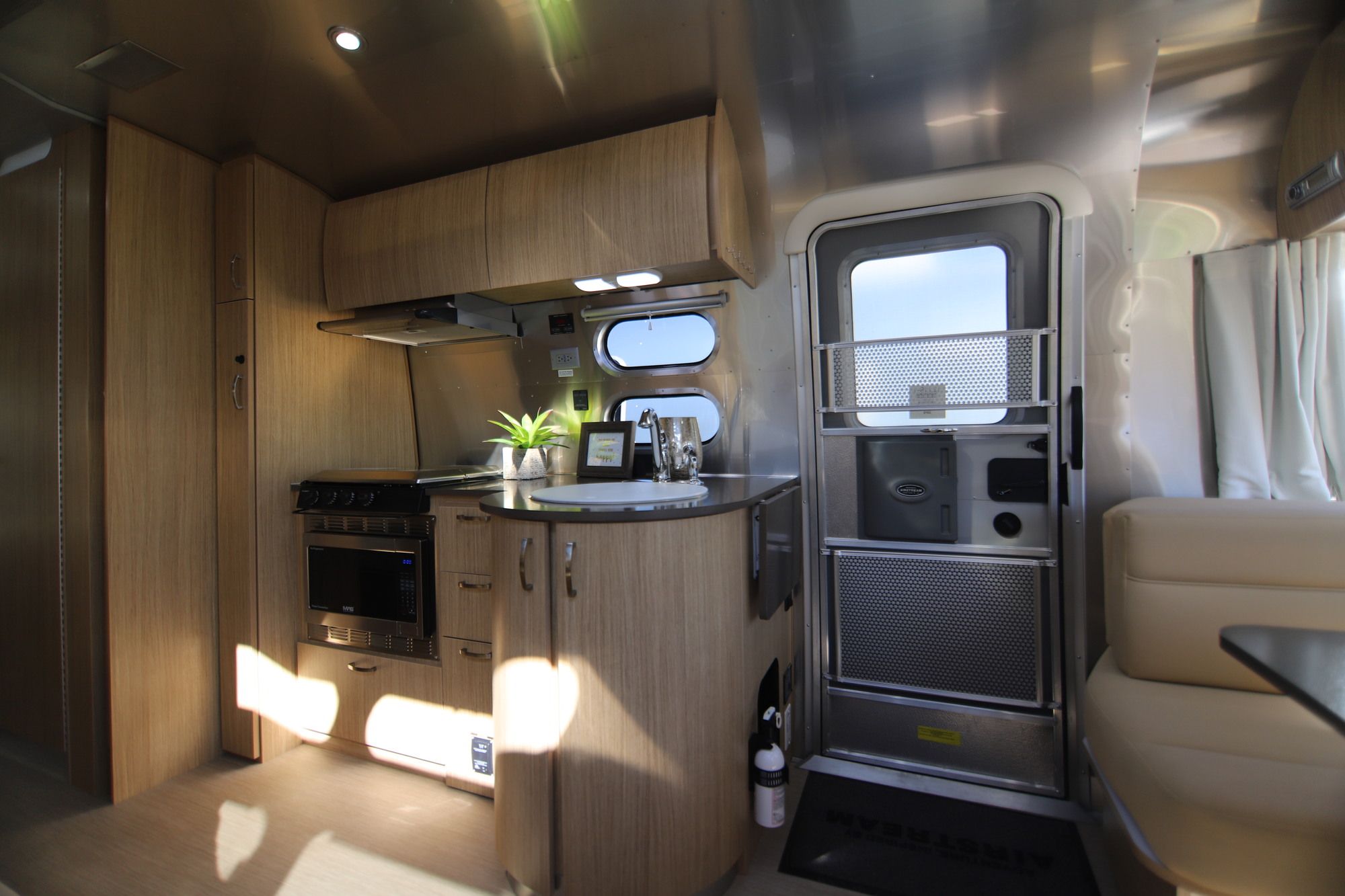 Used 2018 Airstream Flying Cloud 25FB Travel Trailer  For Sale