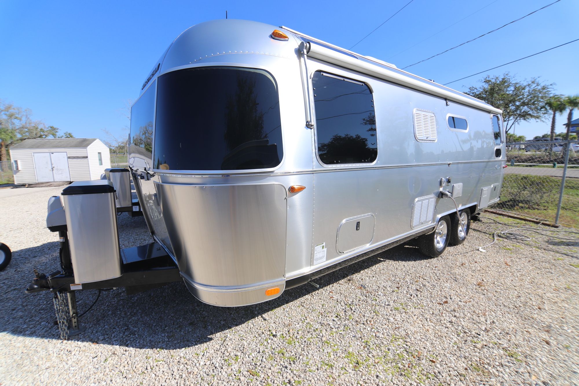 Used 2017 Airstream Flying Cloud 25RB Travel Trailer  For Sale