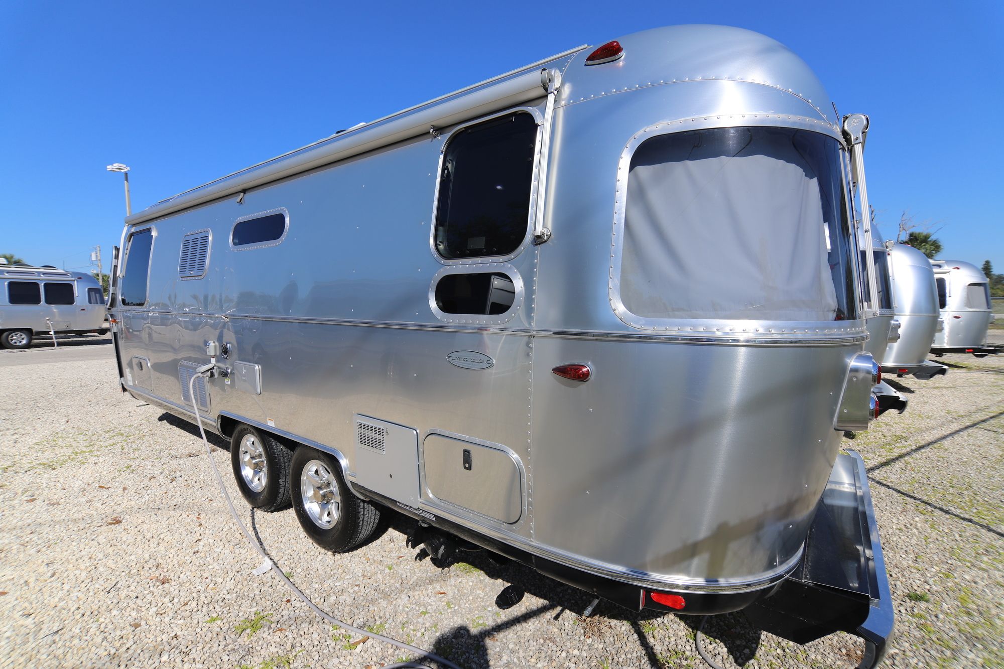 Used 2017 Airstream Flying Cloud 25RB Travel Trailer  For Sale