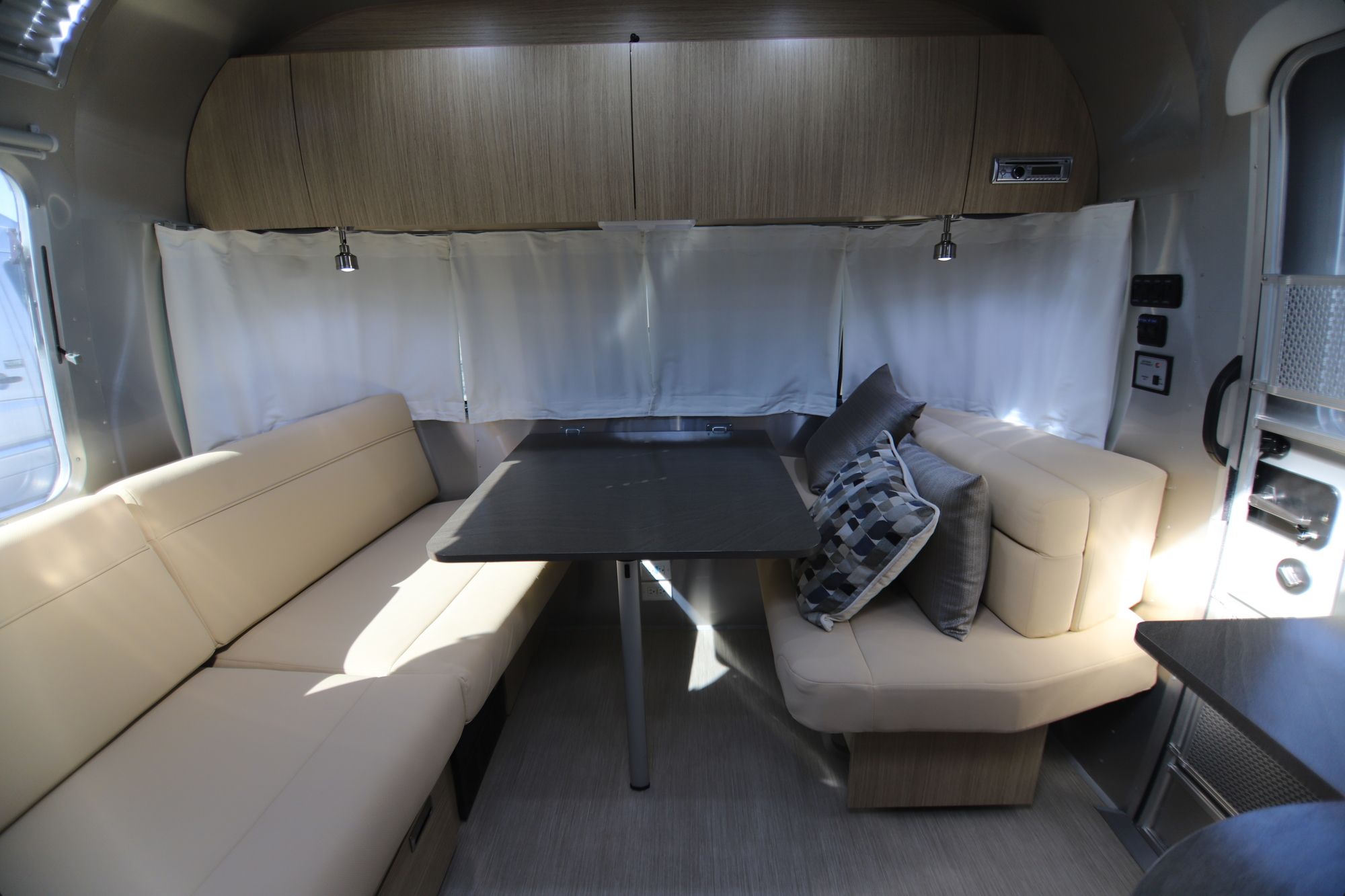 Used 2017 Airstream Flying Cloud 25RB Travel Trailer  For Sale