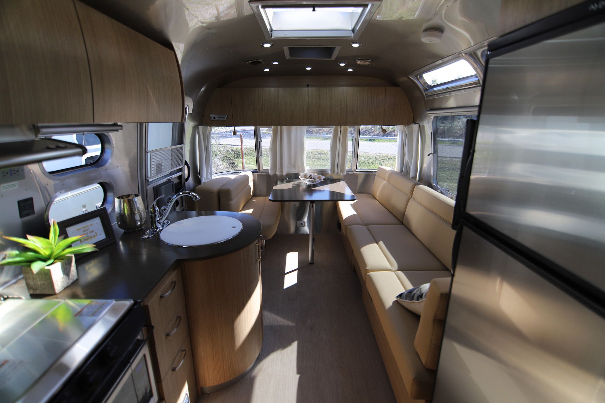 Used 2018 Airstream Flying Cloud 25FB Travel Trailer  For Sale