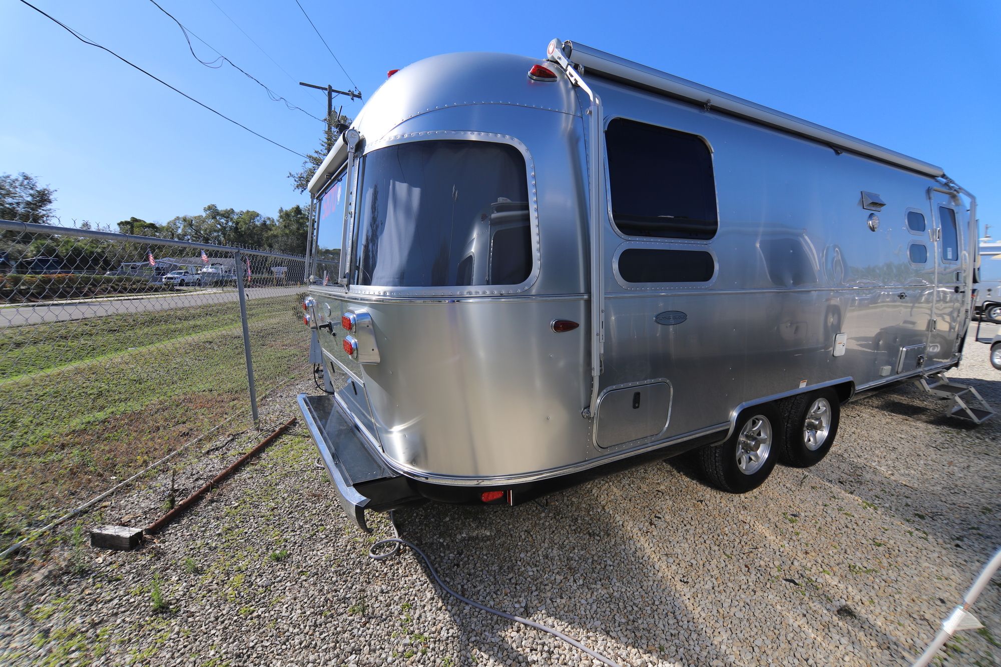 Used 2017 Airstream Flying Cloud 25RB Travel Trailer  For Sale