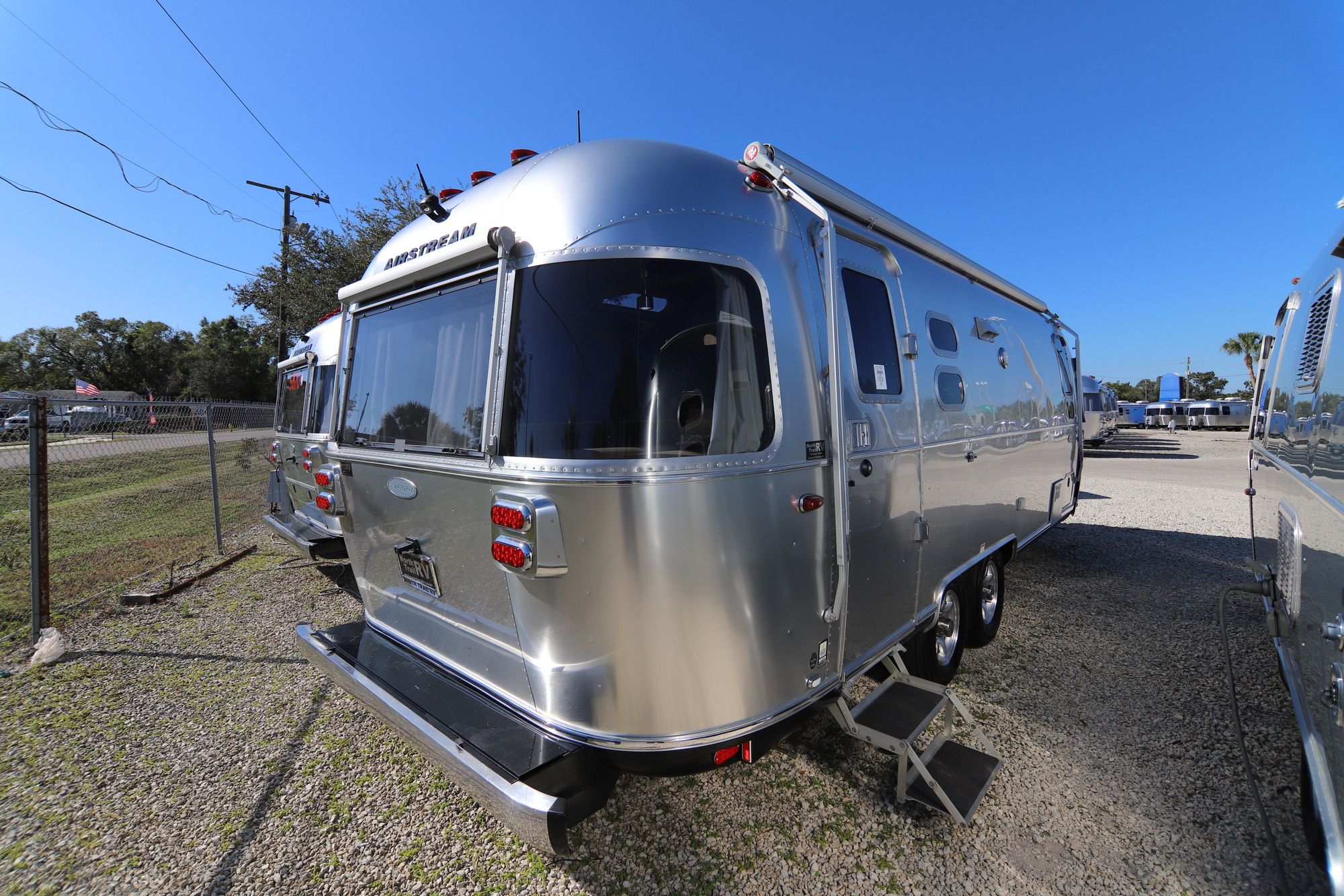 Used 2018 Airstream Flying Cloud 25FB Travel Trailer  For Sale