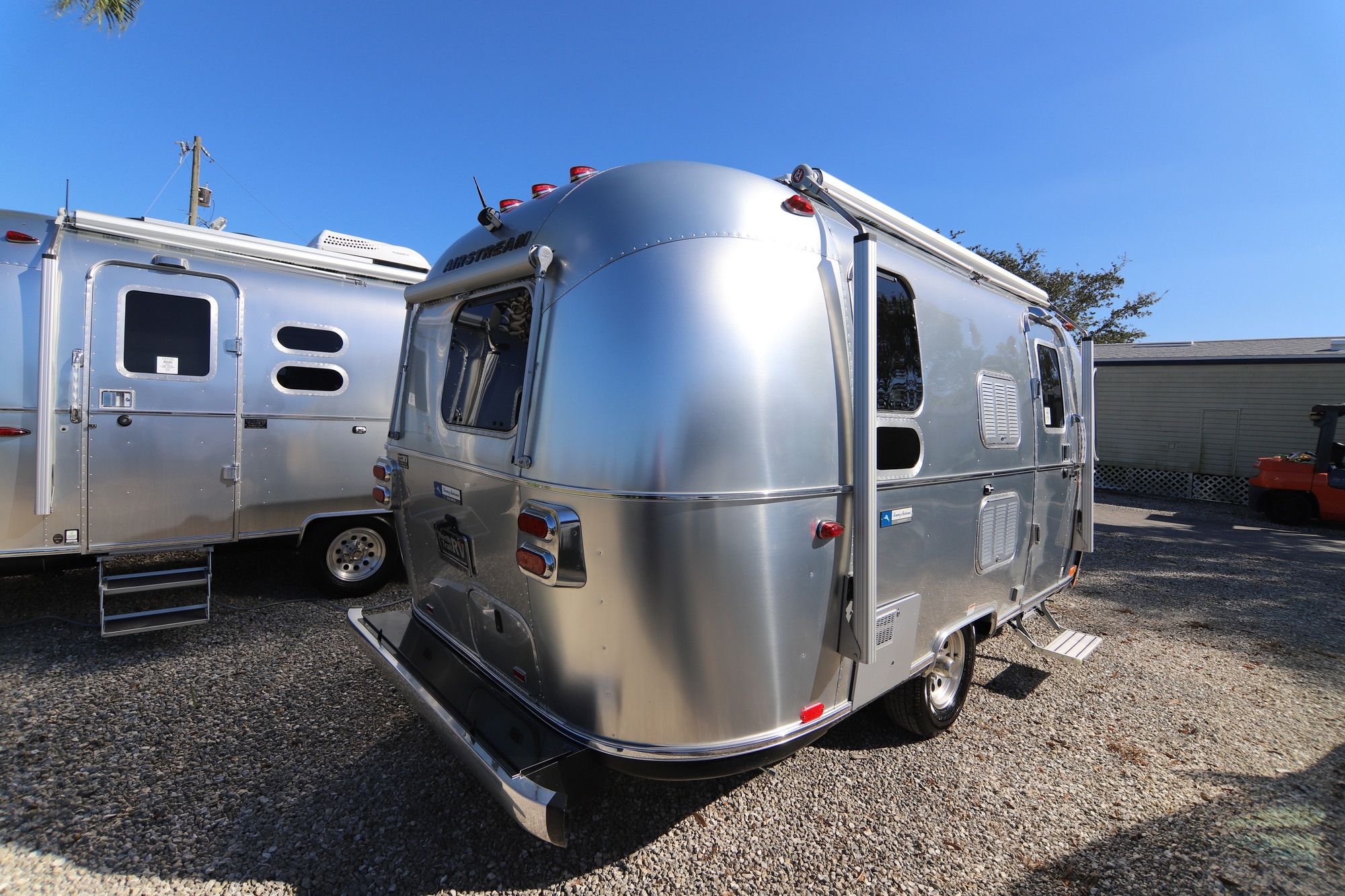 New 2019 Airstream Tommy Bahama 19CB Travel Trailer  For Sale