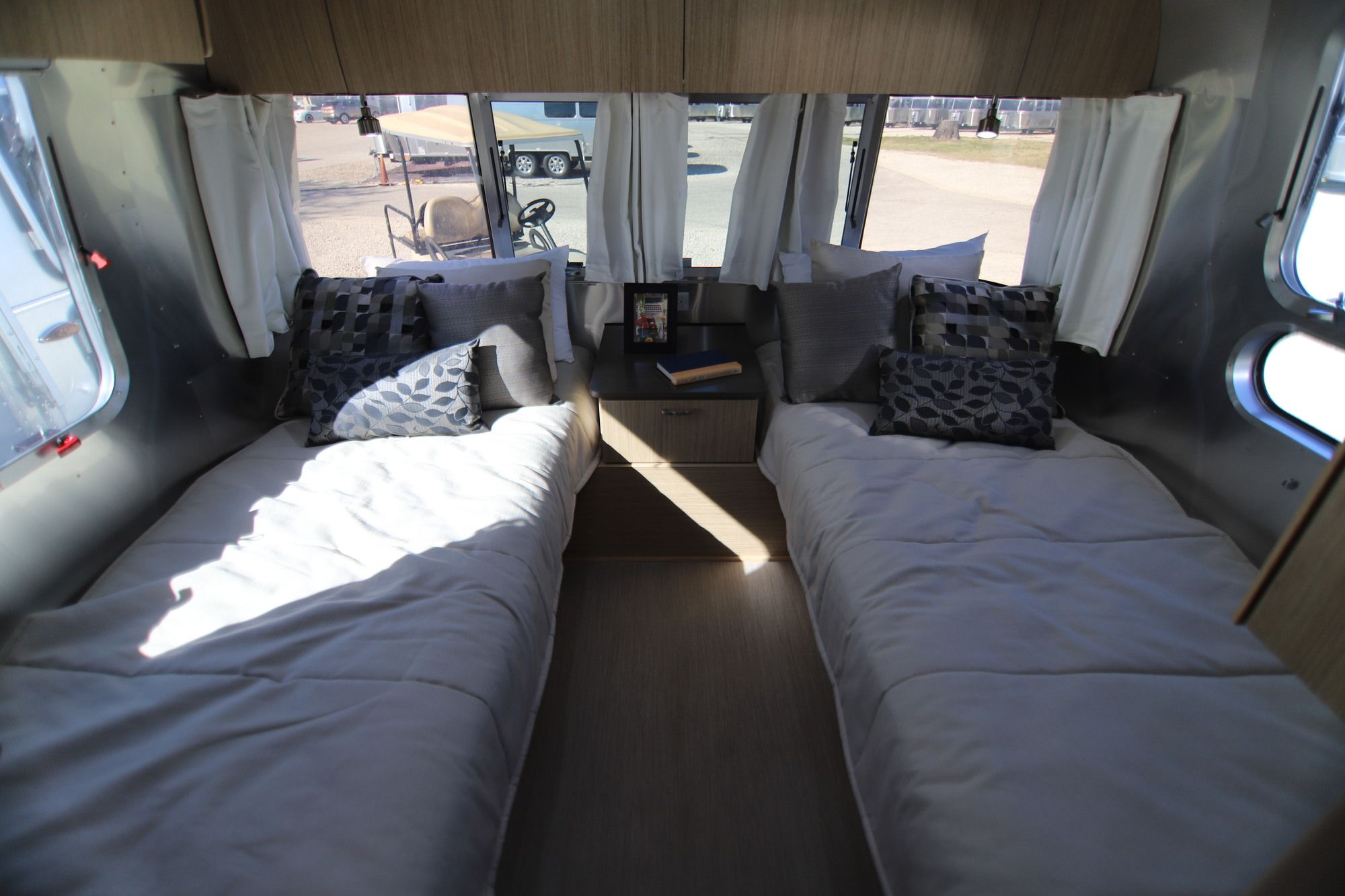 Used 2018 Airstream Flying Cloud 25FB Travel Trailer  For Sale