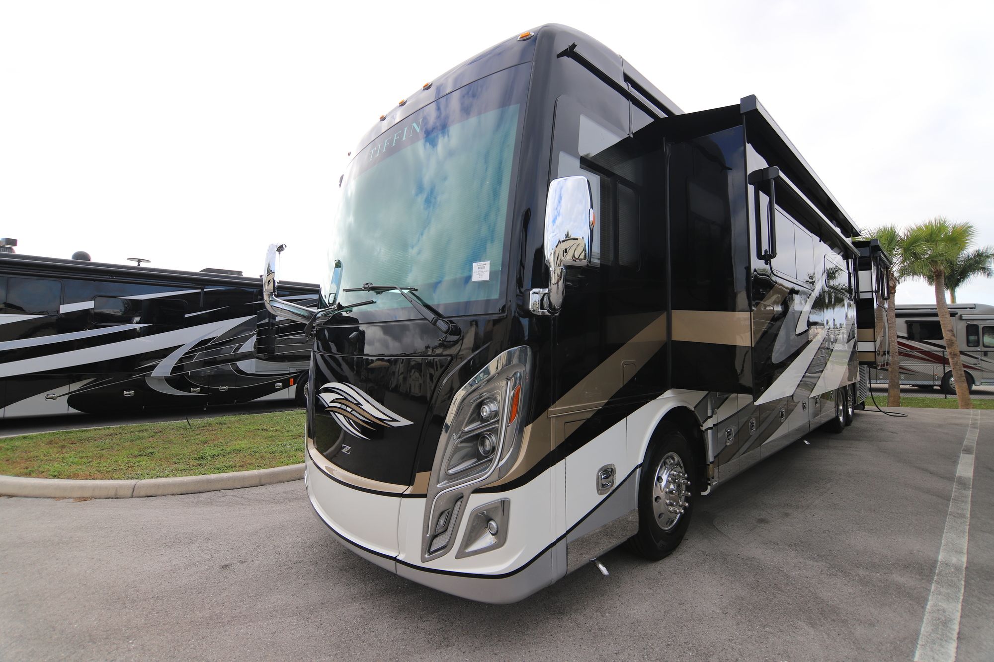 New 2019 Tiffin Motor Homes Zephyr 45 PZ Class A  For Sale