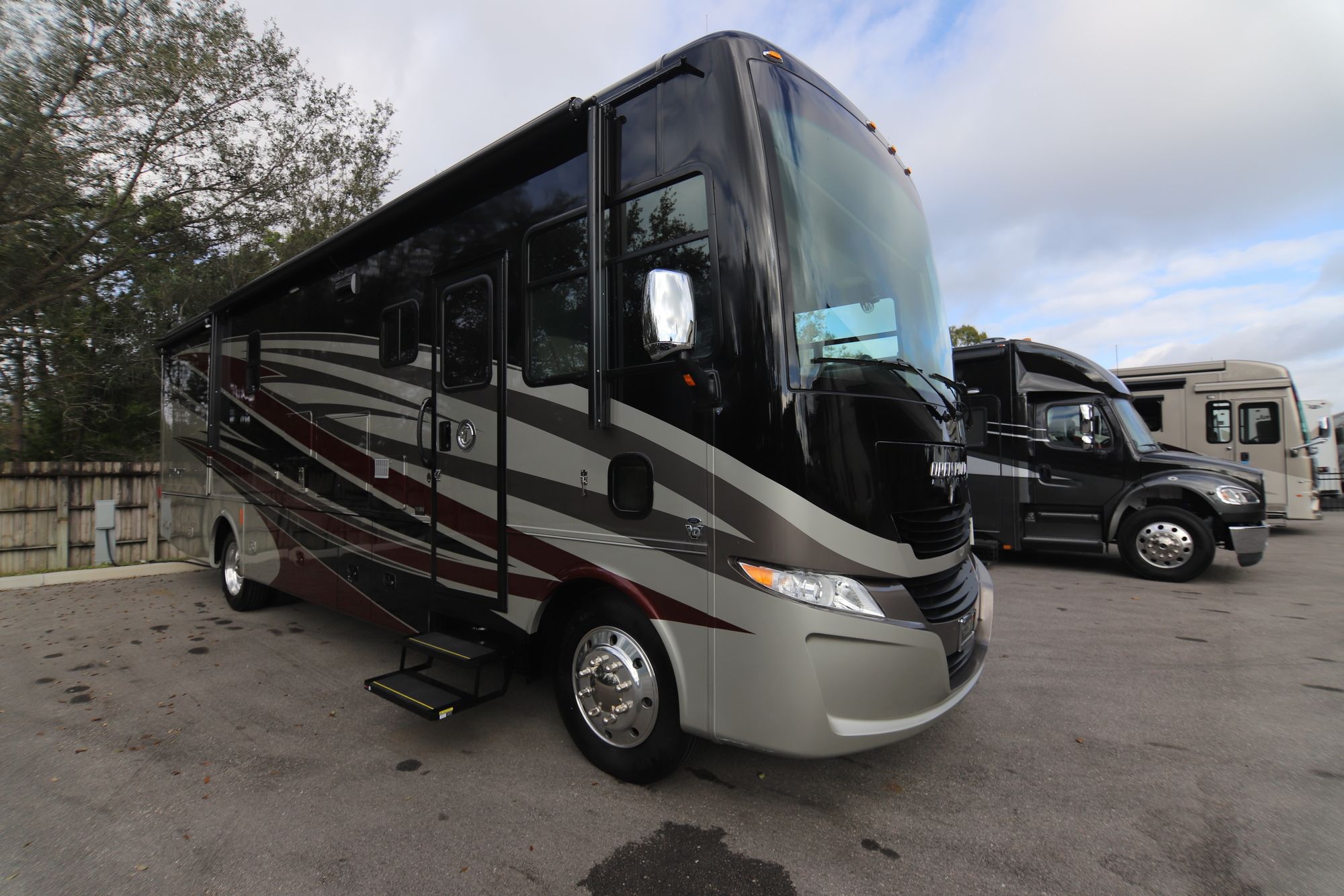 Used 2018 Tiffin Motor Homes Allegro 32SA Class A  For Sale