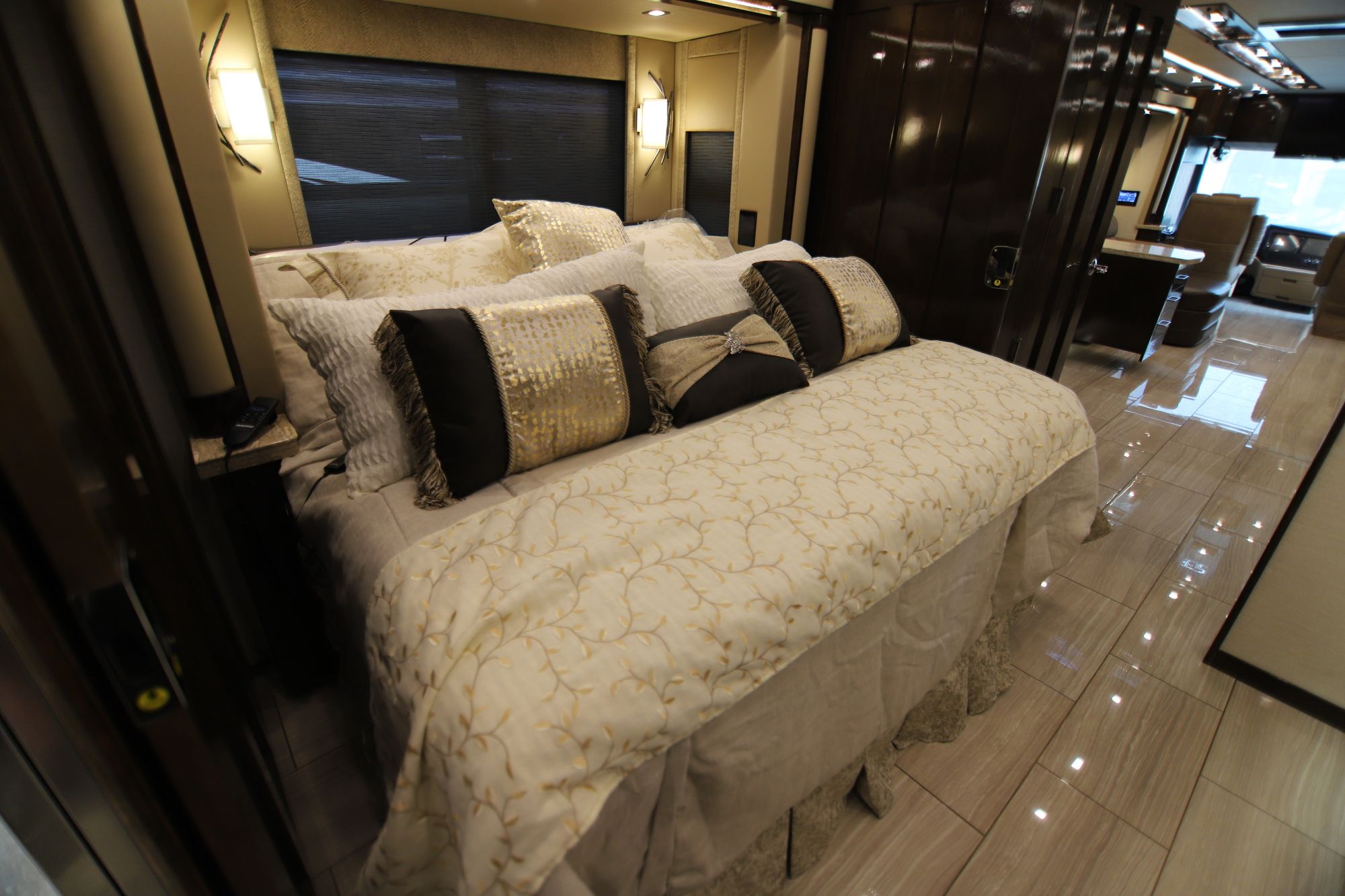 New 2019 Tiffin Motor Homes Zephyr 45 PZ Class A  For Sale