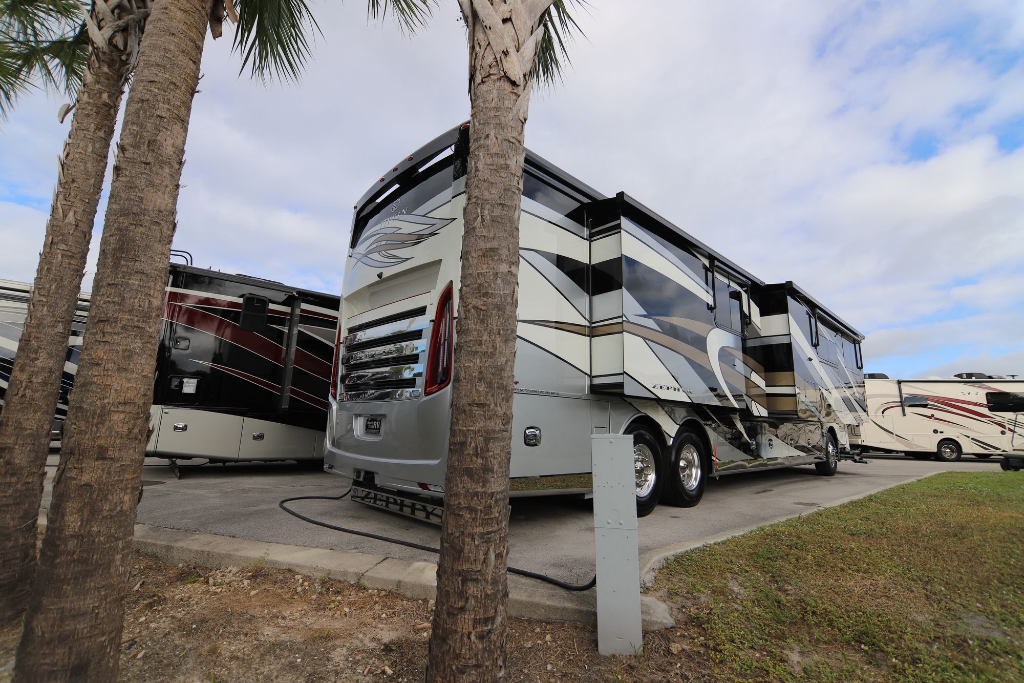 New 2019 Tiffin Motor Homes Zephyr 45 PZ Class A  For Sale