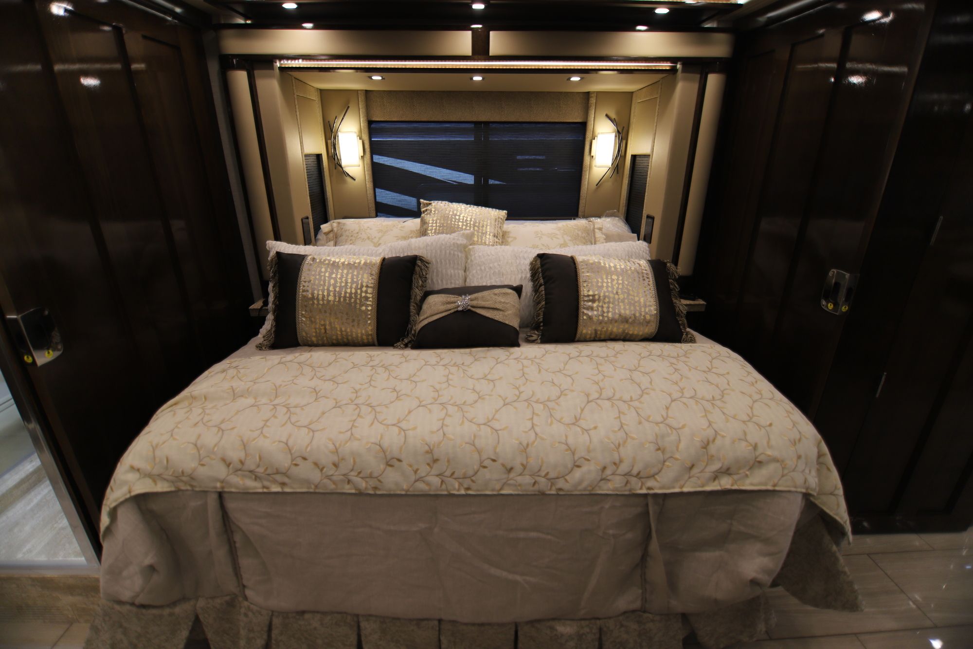 New 2019 Tiffin Motor Homes Zephyr 45 PZ Class A  For Sale