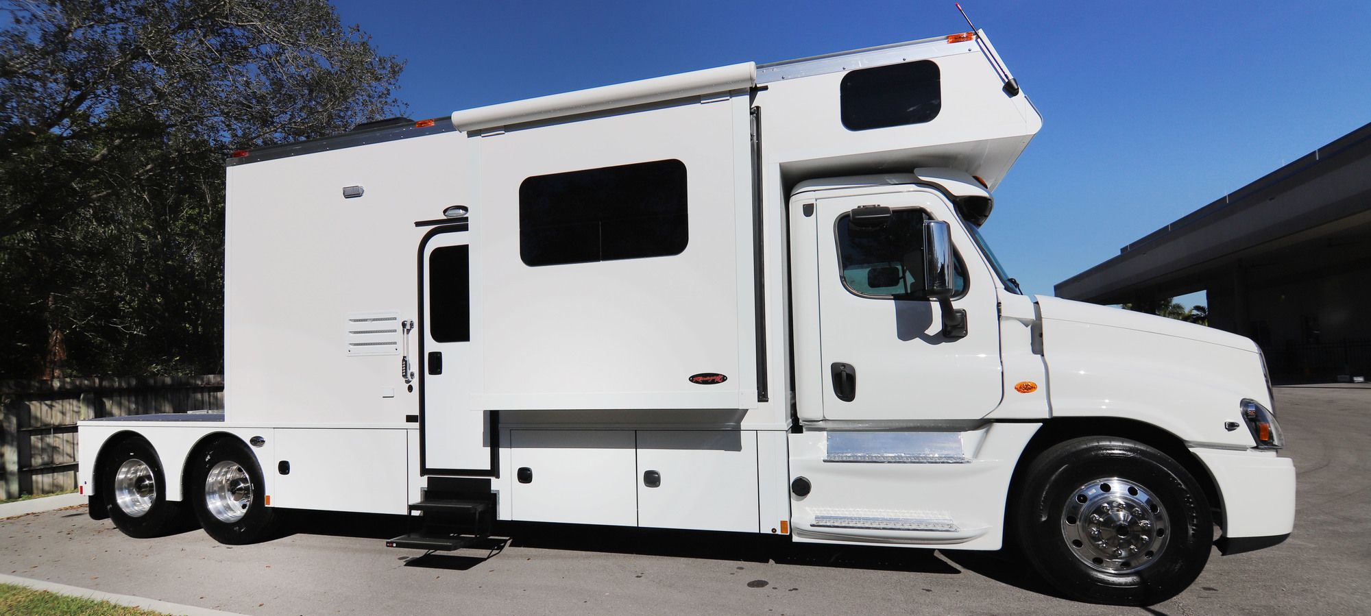 New 2019 Renegade Rv Sport Deck TOTER Super C  For Sale