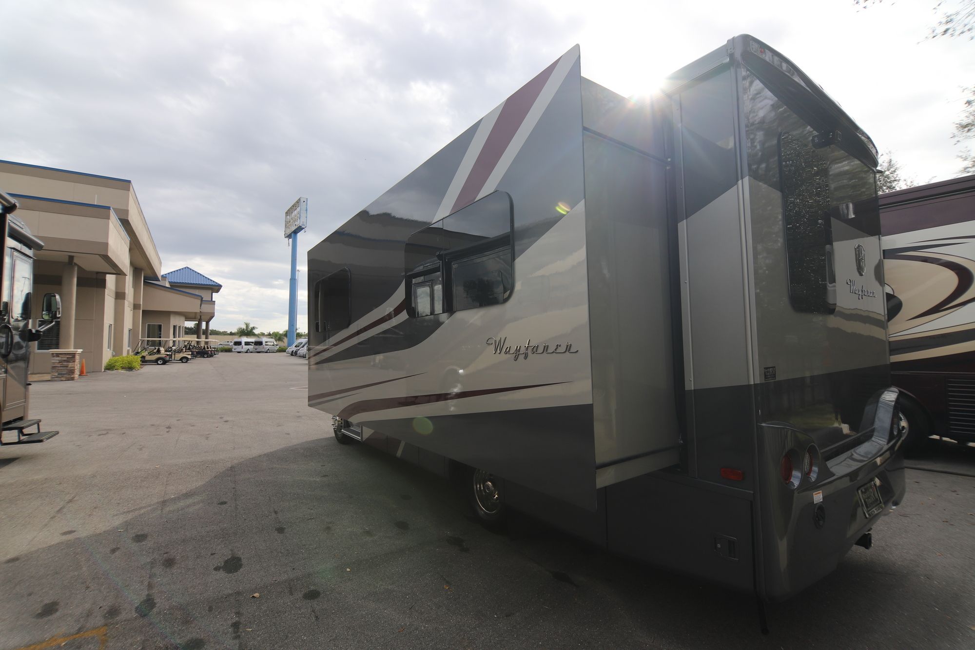 New 2019 Tiffin Motor Homes Wayfarer 24FW Class C  For Sale