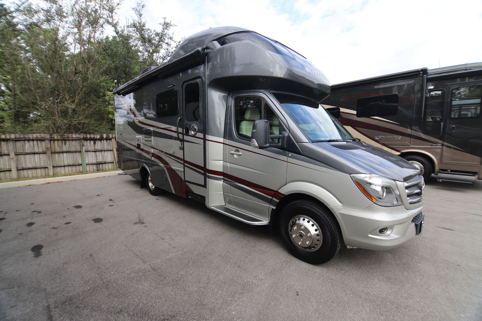 2019 Tiffin Motor Homes Wayfarer 24FW 12177