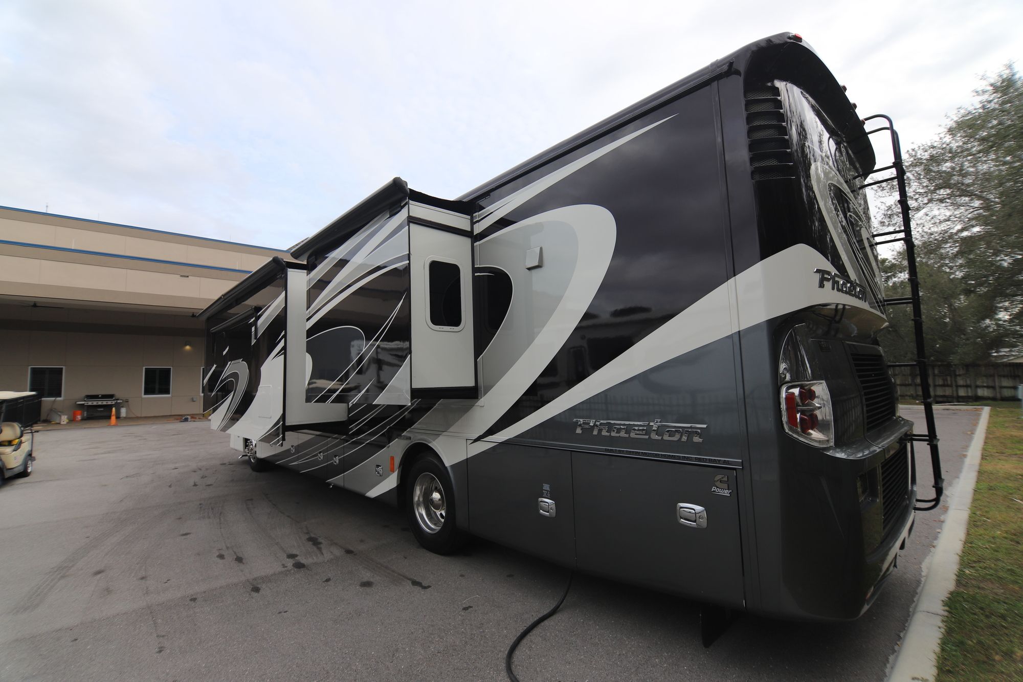 Used 2016 Tiffin Motor Homes Phaeton 40QBH Class A  For Sale