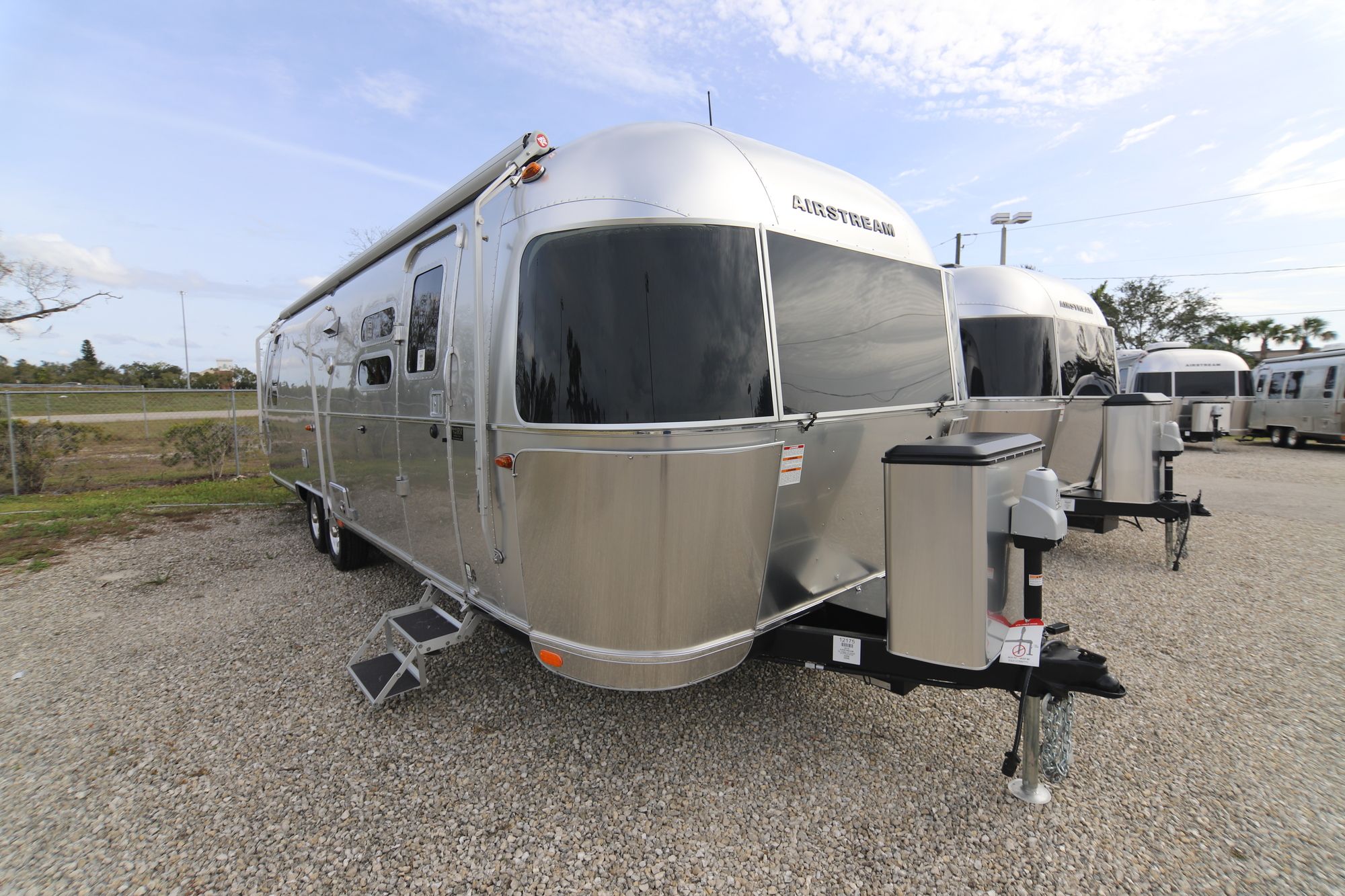 New 2019 Airstream Flying Cloud 30RB Travel Trailer  For Sale