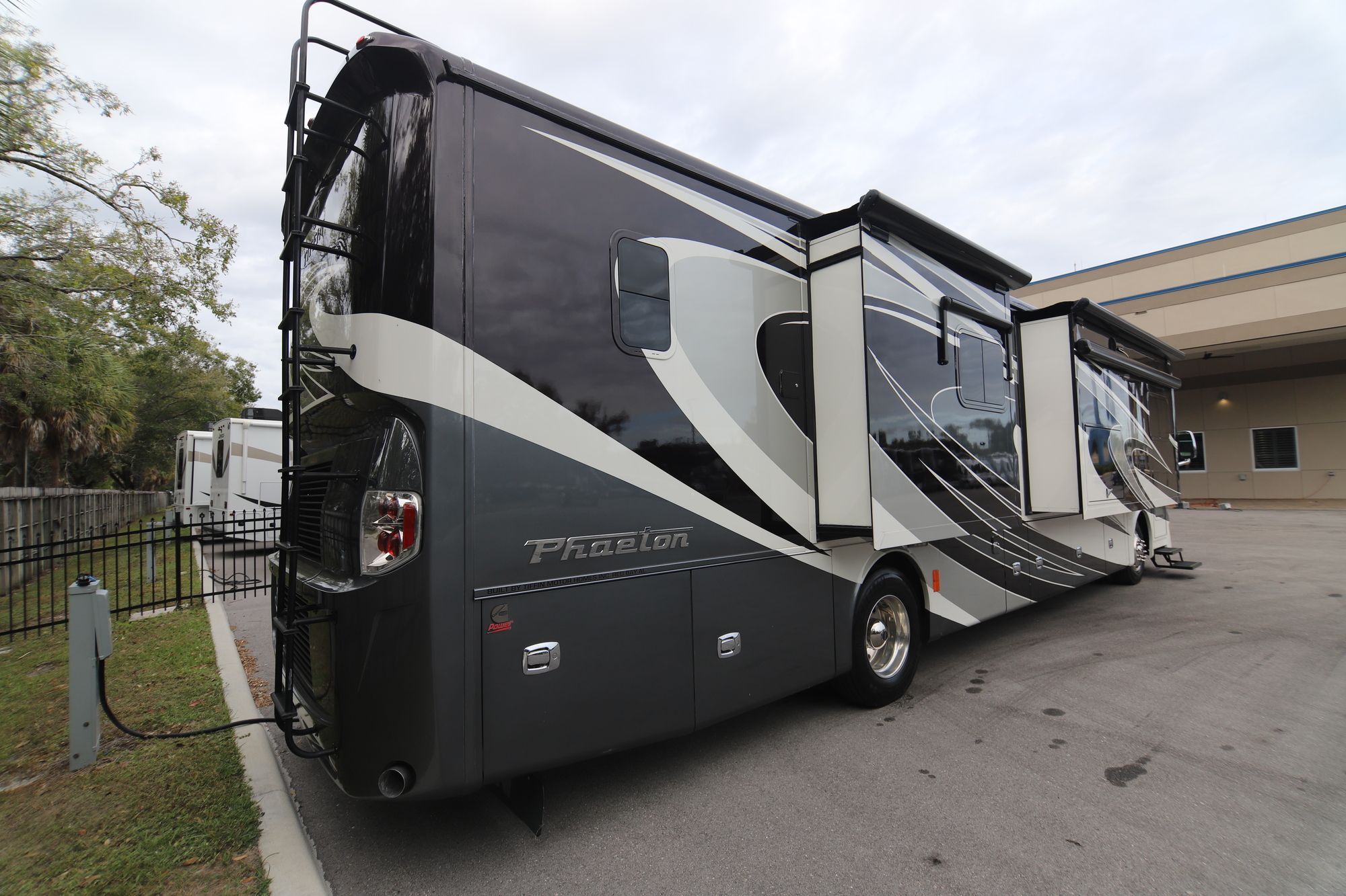 Used 2016 Tiffin Motor Homes Phaeton 40QBH Class A  For Sale