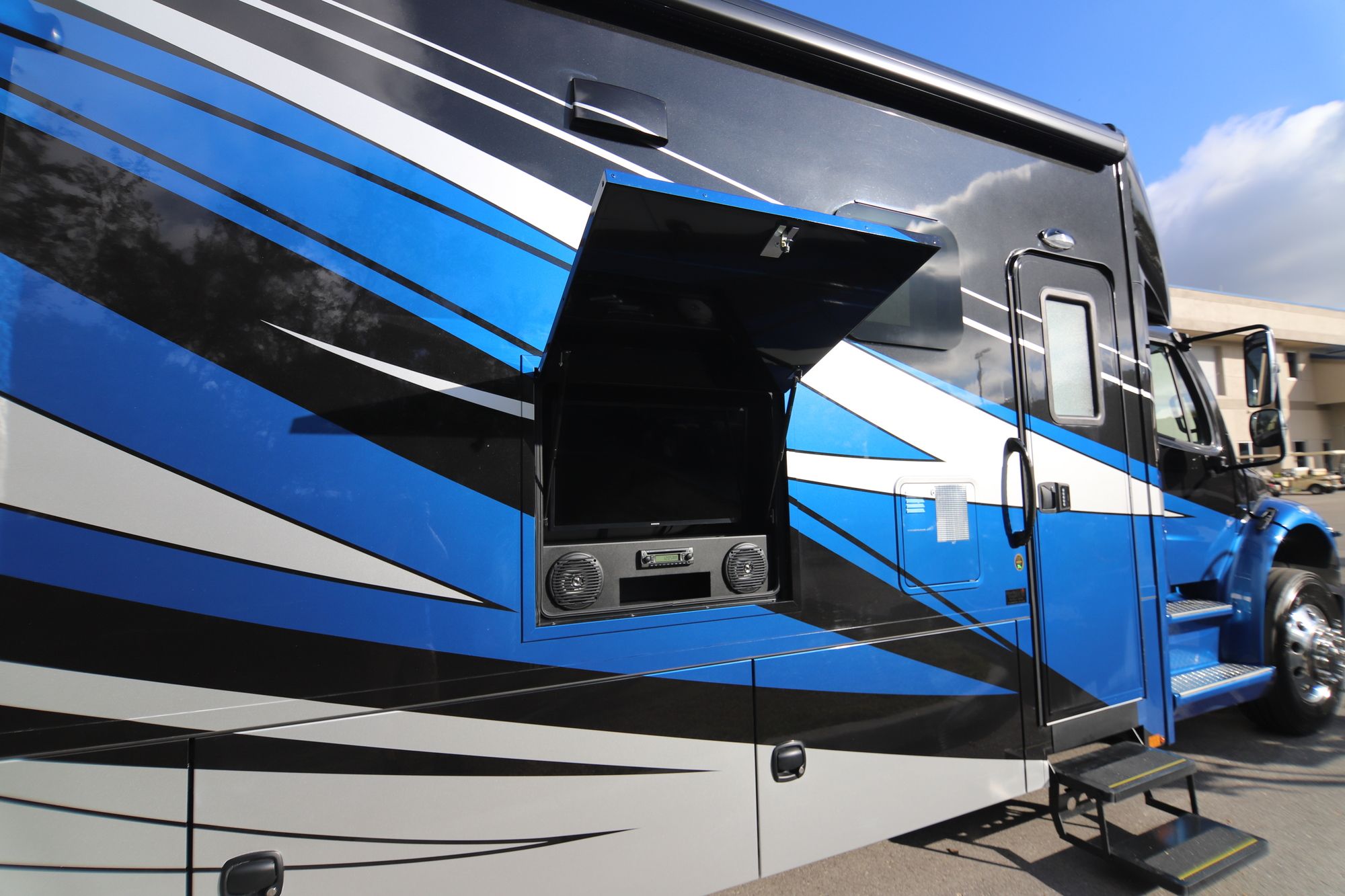 New 2019 Renegade Rv Verona 40VBH Class C  For Sale