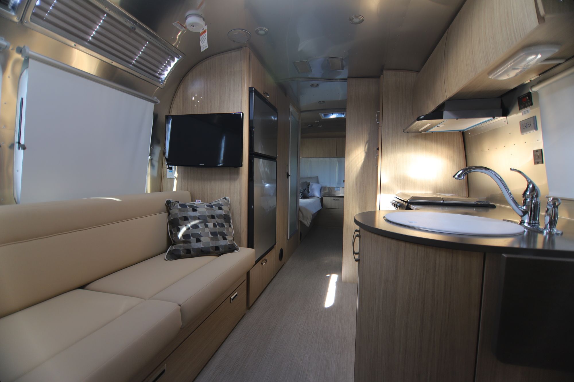 New 2019 Airstream Flying Cloud 25FB Travel Trailer  For Sale